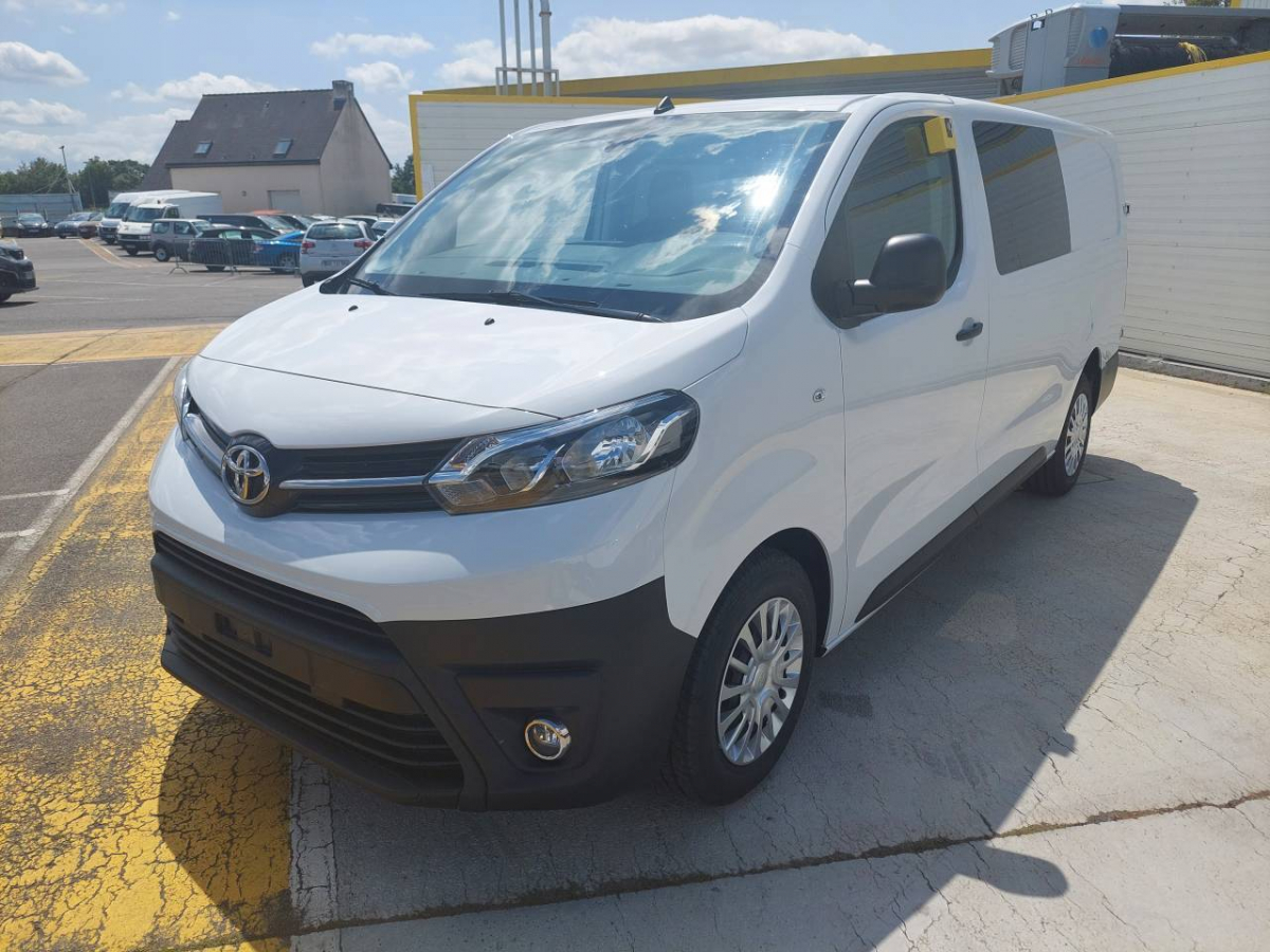 toyota proace cabine approfondie rc21