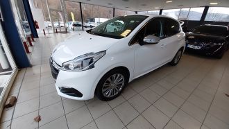 Photo 3433741 - Peugeot 208 Puretech 110 €6.c S&S EAT6 ALLURE