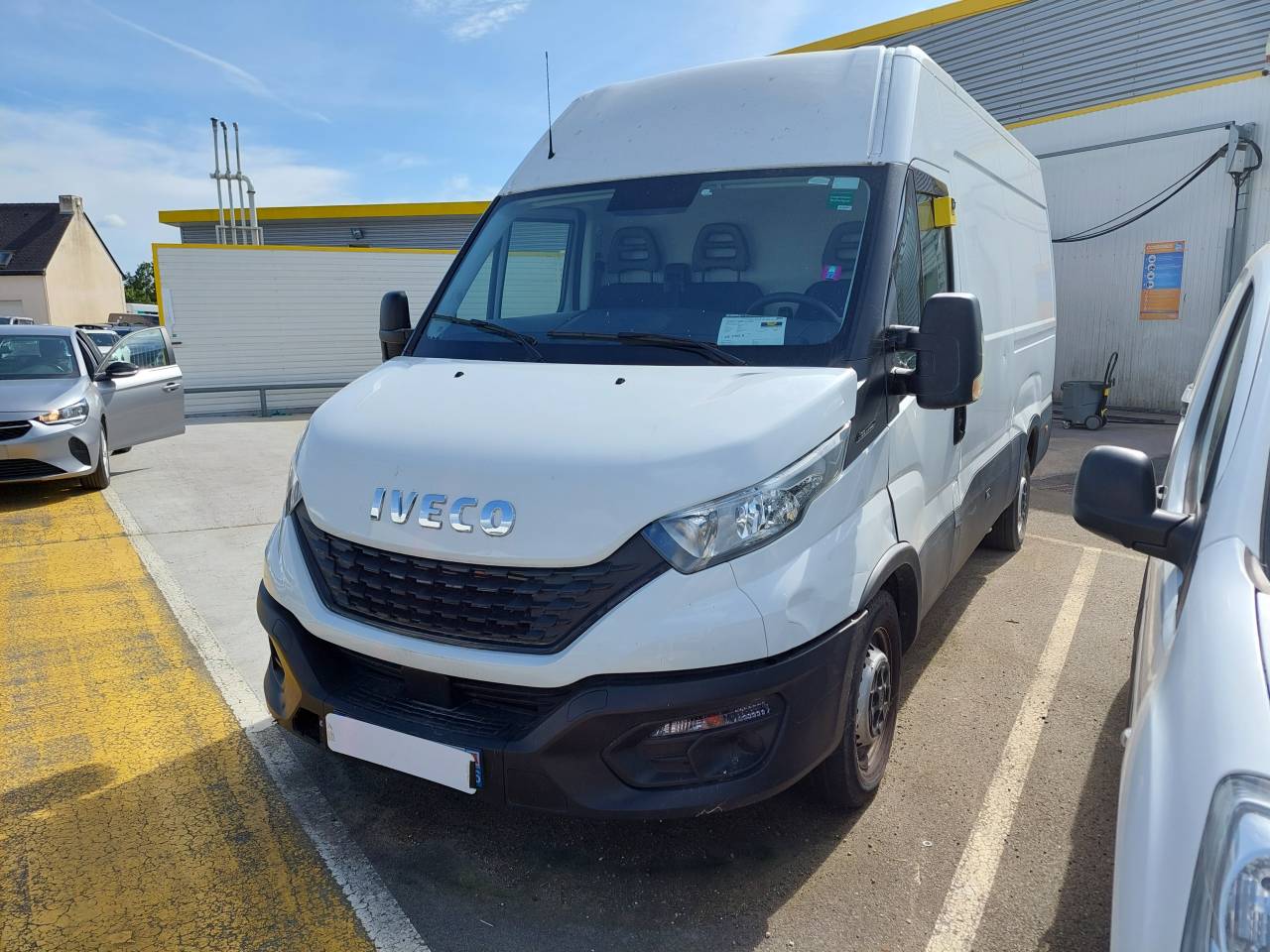 Iveco DAILY FOURGON width=