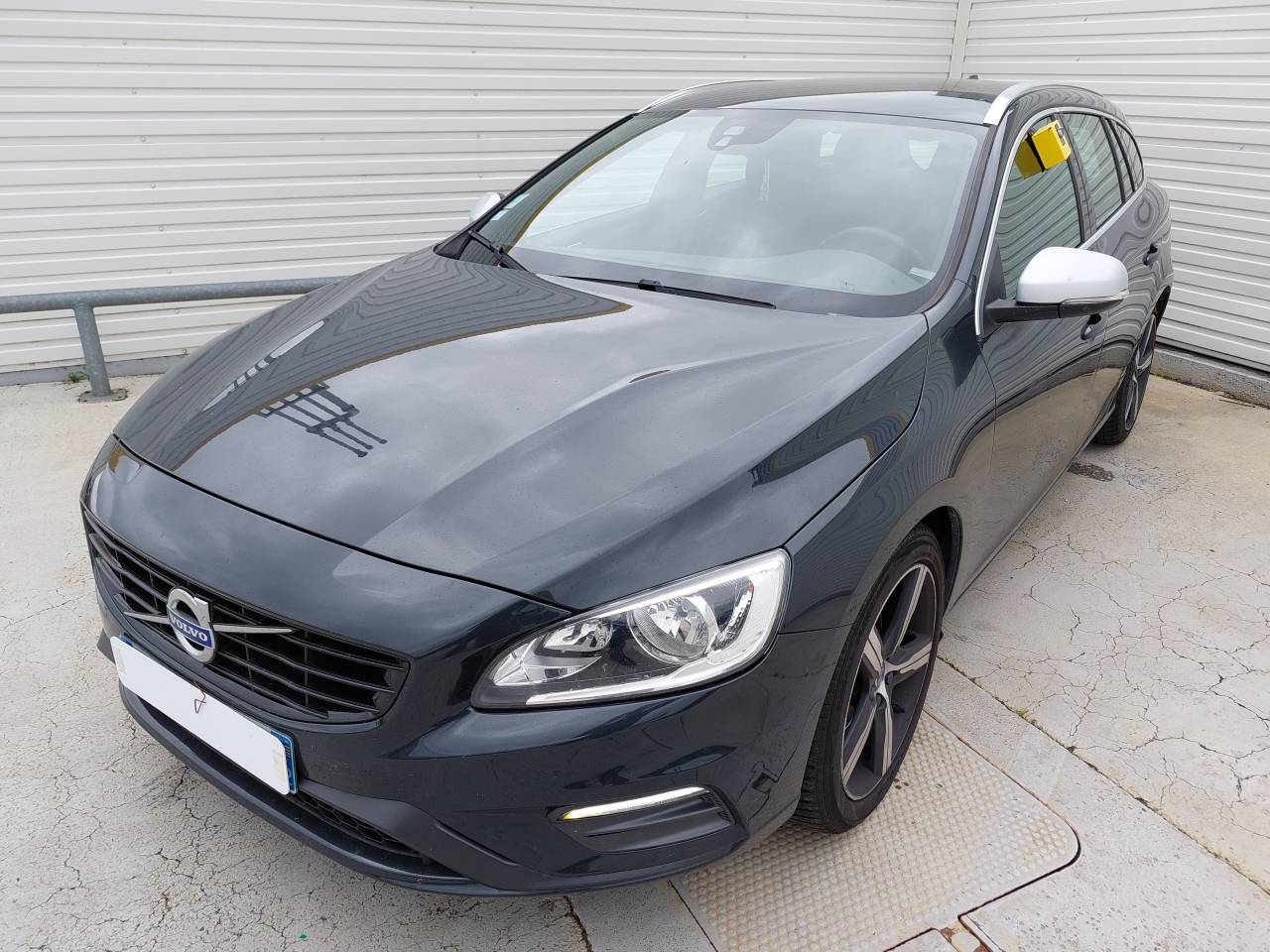 Volvo V60 D3 150 CH GEARTRONIC 8 R-DESIGN