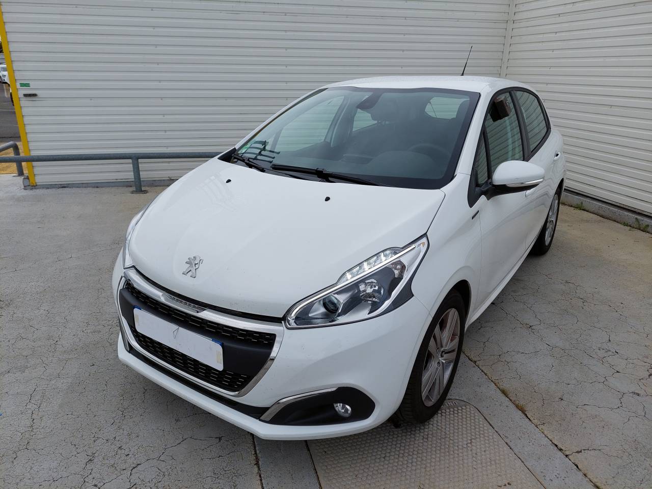 Peugeot 208 PURETECH 82CH SS BVM5 SIGNATURE