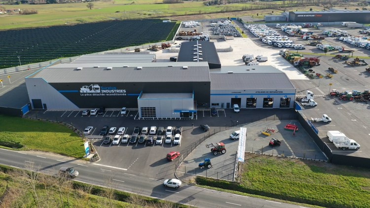 Logo SURPLUS INDUSTRIES｜Revendeur Poids Lourds d'occasion