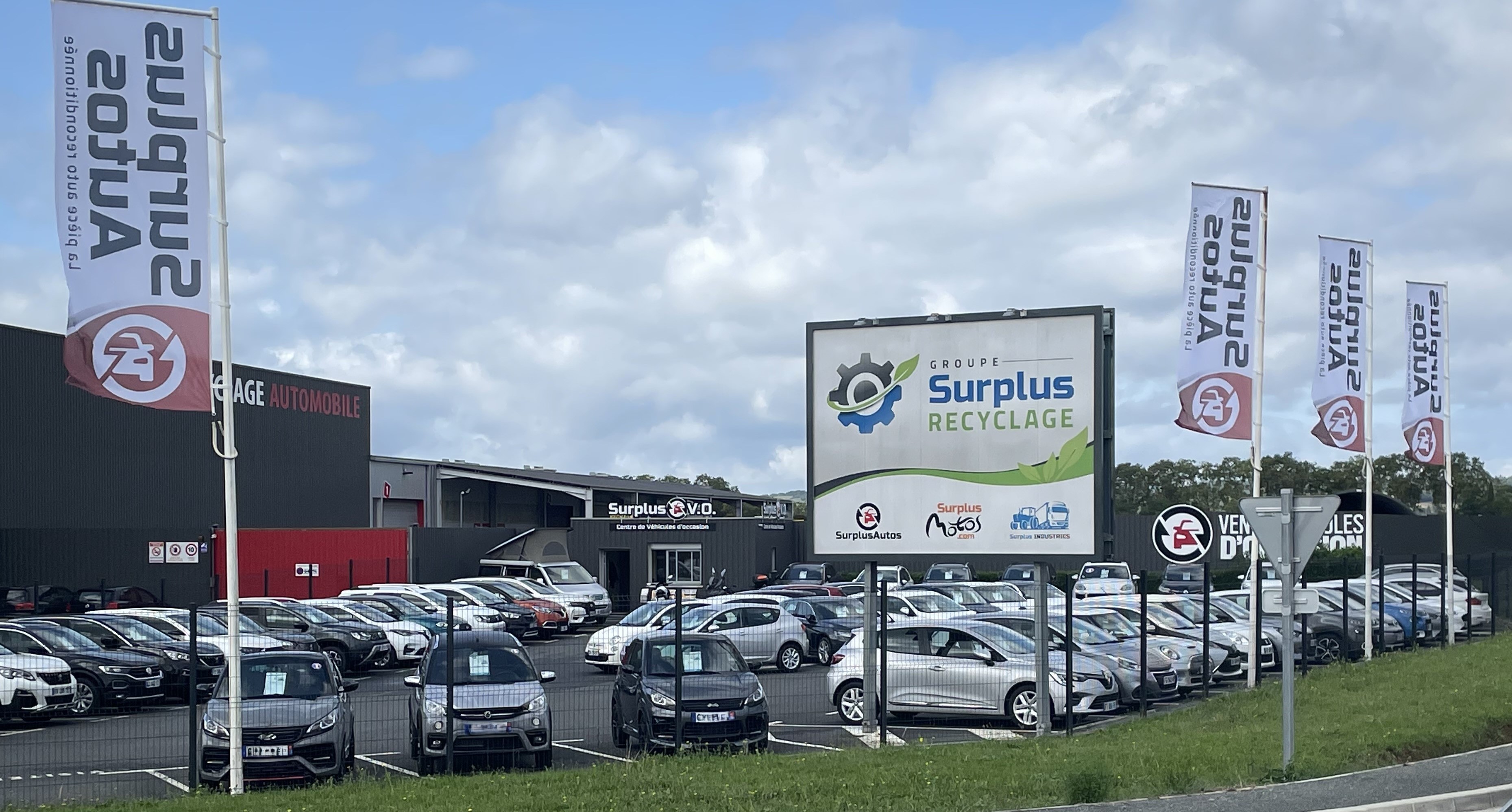 Logo SURPLUS AUTOS | Votre garage VO à Gaillac, dans le Tarn