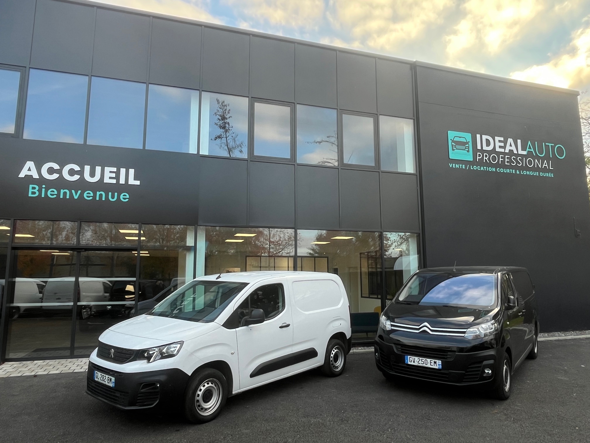 Logo IDEAL AUTOMOBILES PROFESSIONNAL | Véhicules utilitaires à Angers (49)