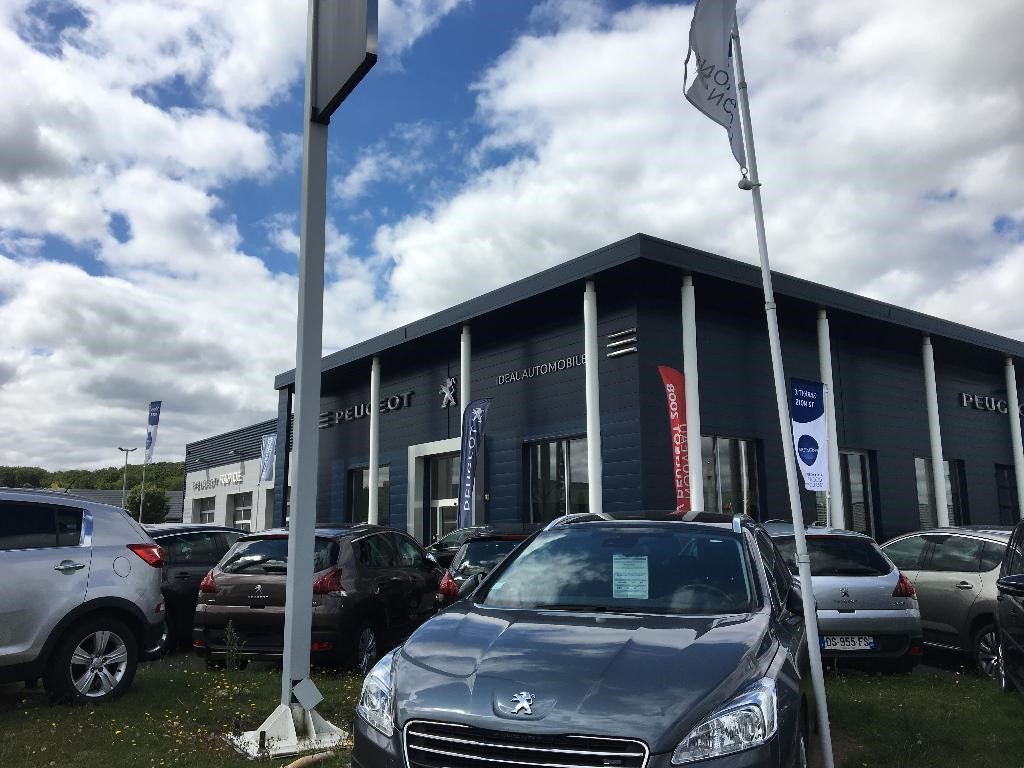 Logo IDEAL AUTOMOBILES - Votre agent Peugeot à Beaucouzé, à proximité immédiate d'Angers (49)