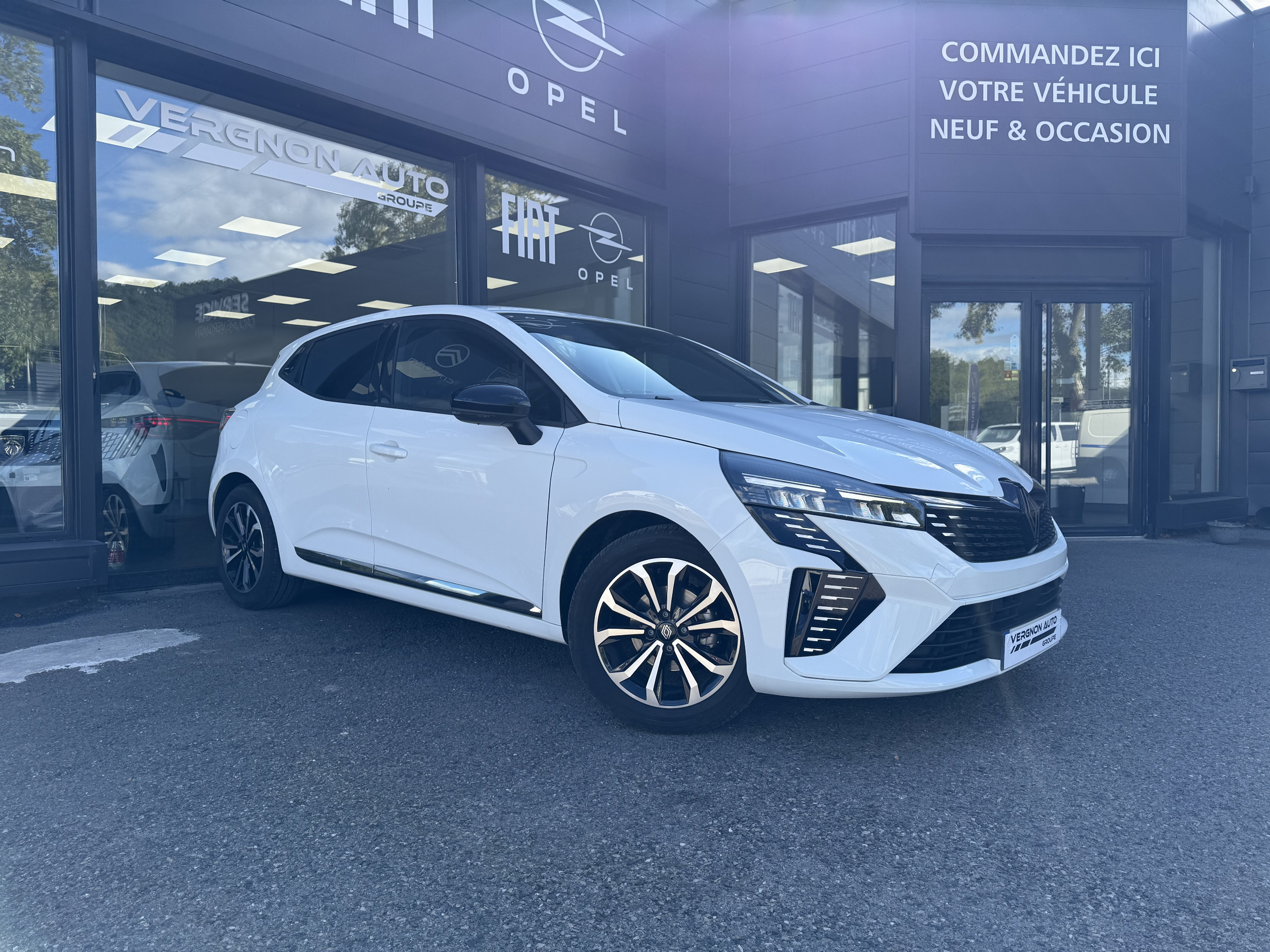 Renault Clio  V Techno TCe 90 -24 groupe Vergnon