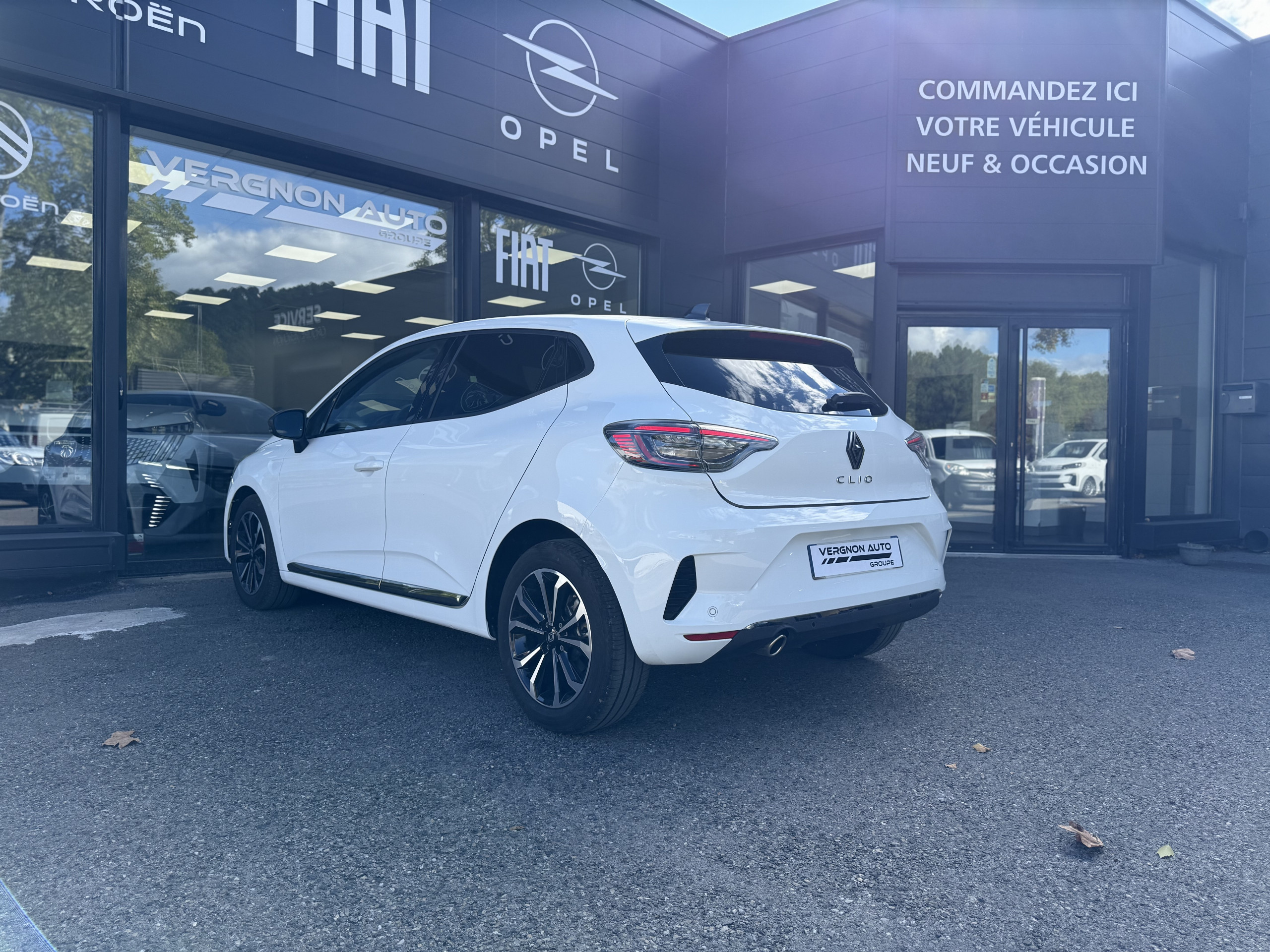 Renault Clio  V Techno TCe 90 -24 groupe Vergnon