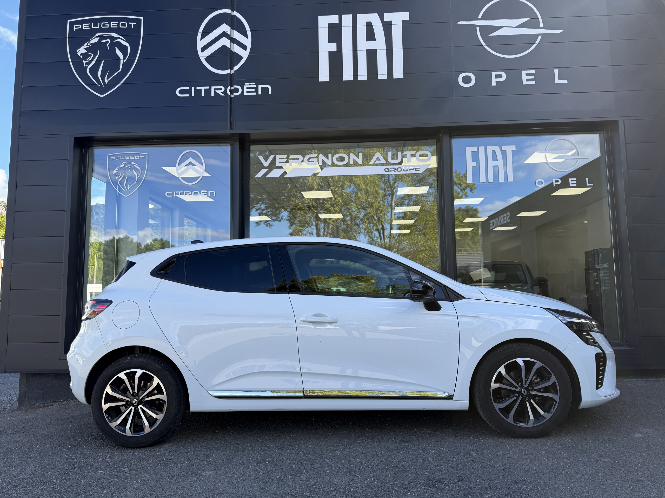 Renault Clio  V Techno TCe 90 -24 groupe Vergnon