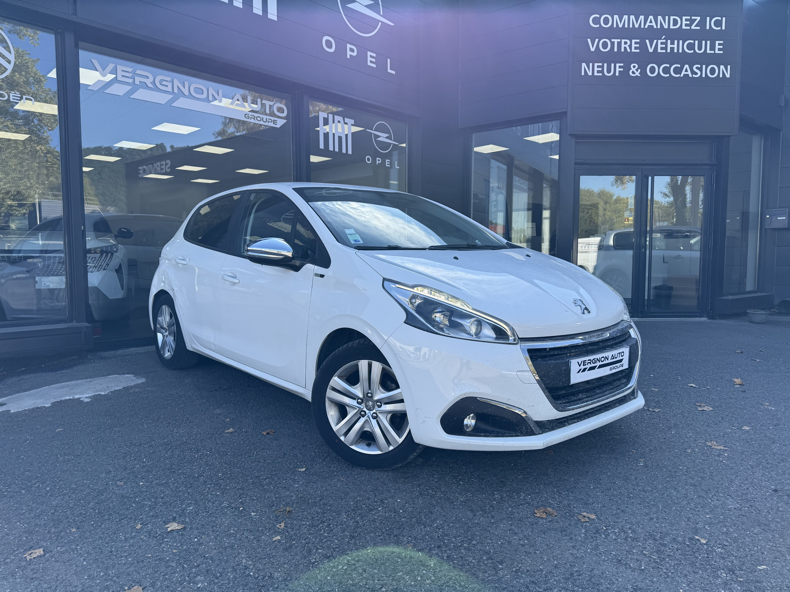 Peugeot 208 1.2 PureTech 82 Style groupe Vergnon