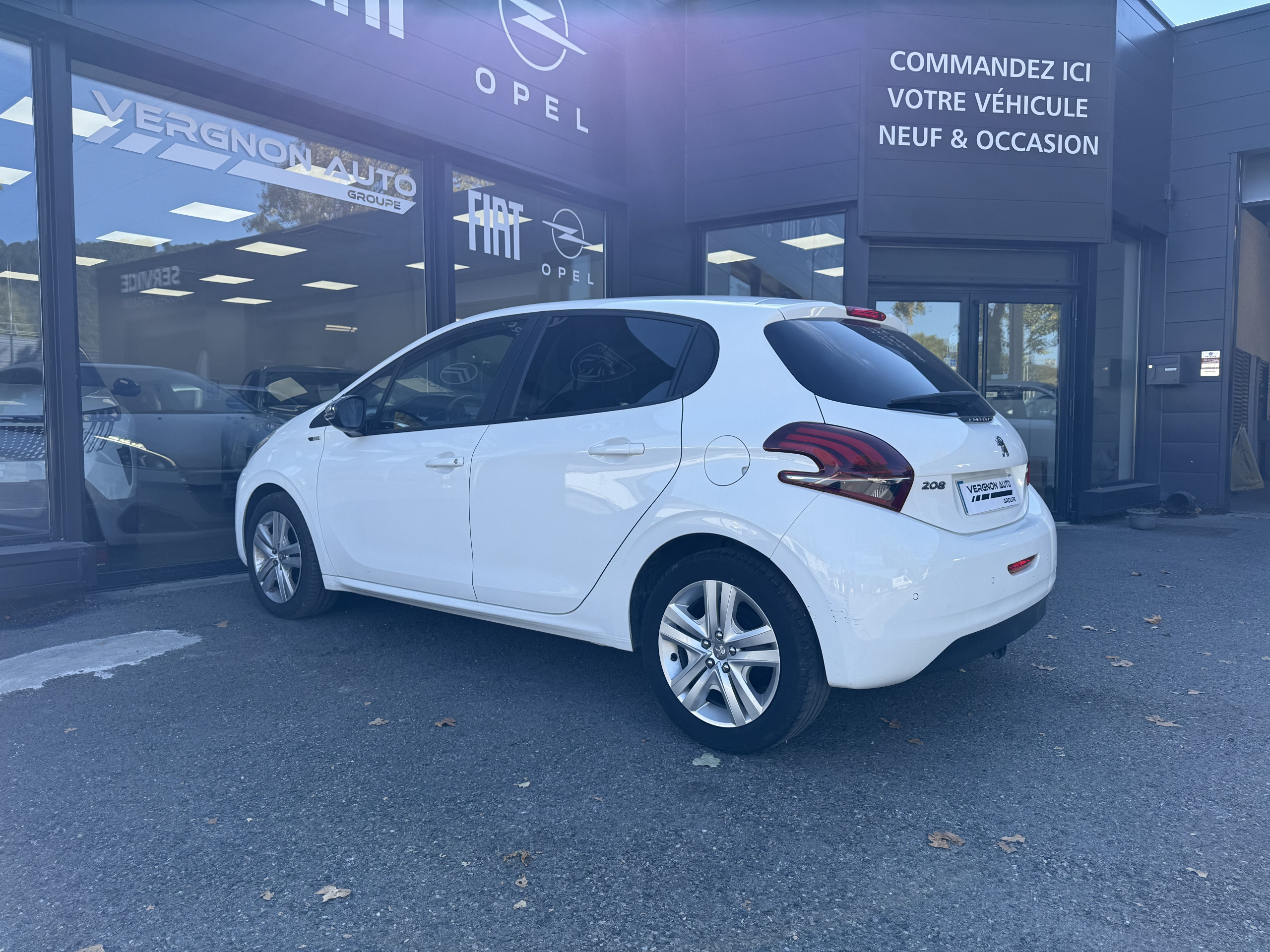 Peugeot 208 1.2 PureTech 82 Style groupe Vergnon