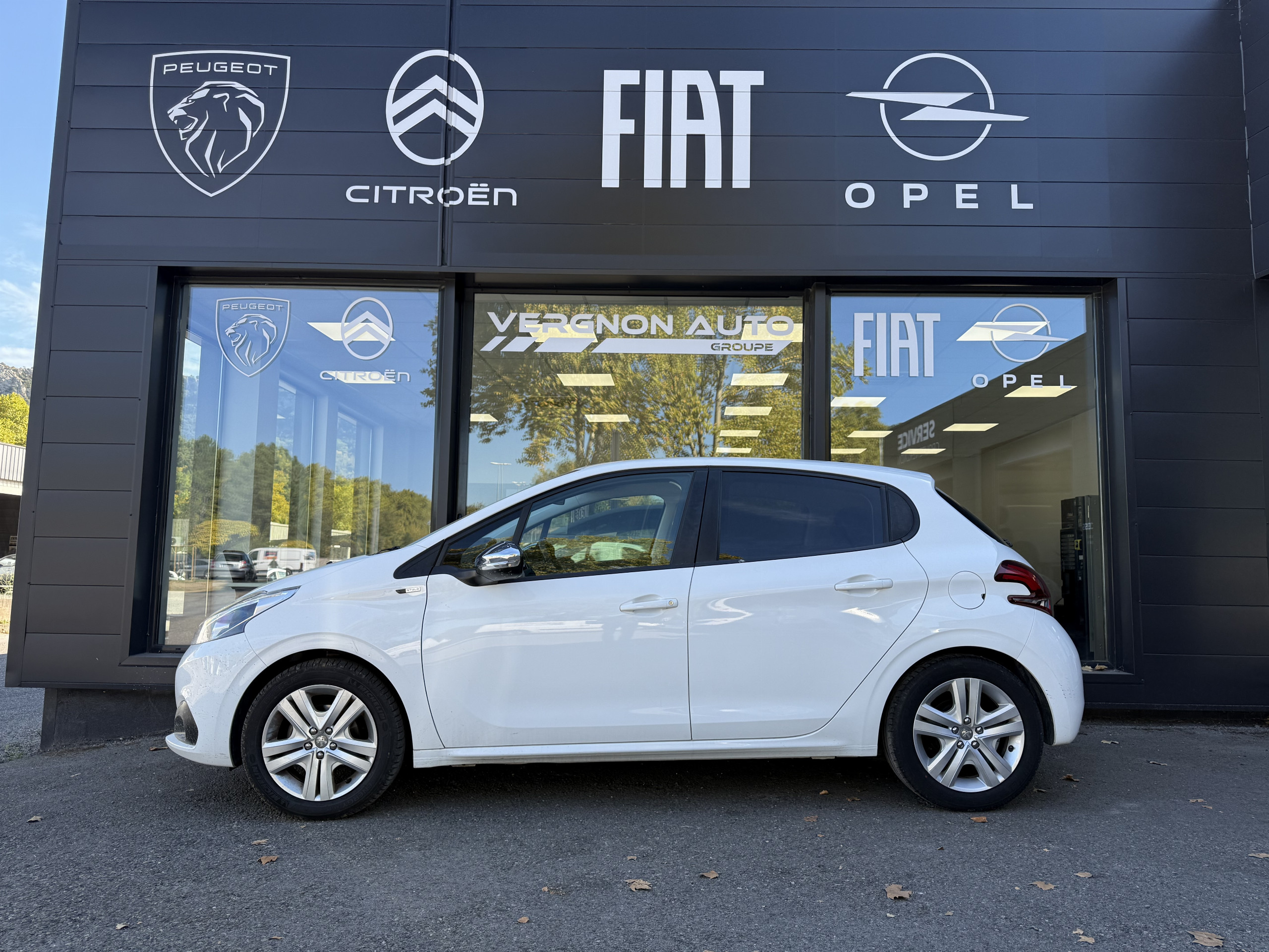 Peugeot 208 1.2 PureTech 82 Style groupe Vergnon