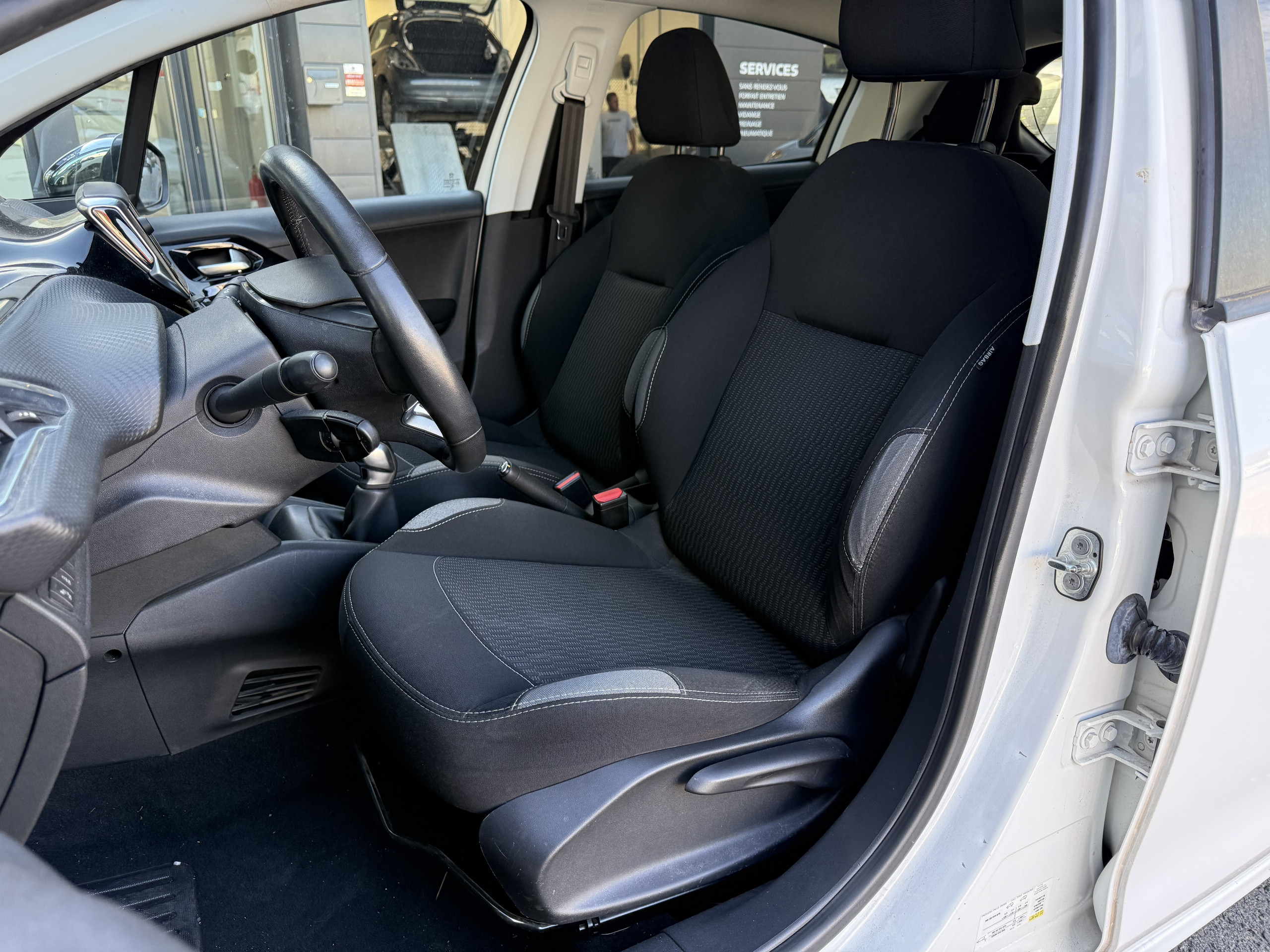 Peugeot 208 1.2 PureTech 82 Style groupe Vergnon