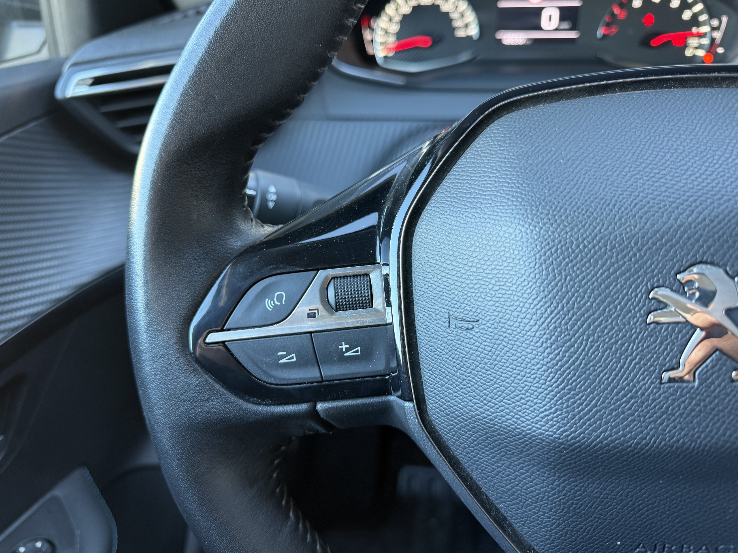 Peugeot 208  II PureTech 100 S&S Allure groupe Vergnon