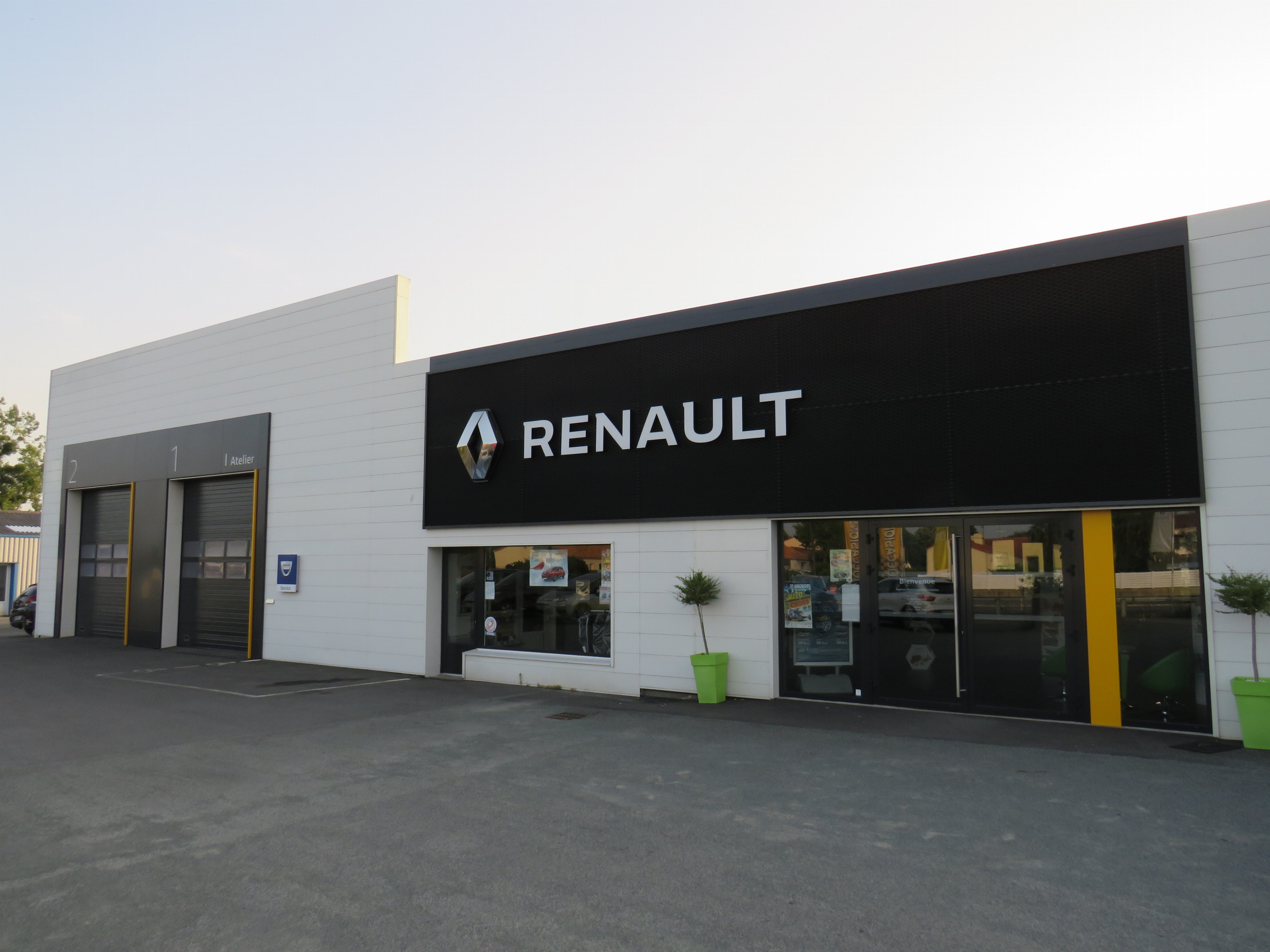 Logo Montaigu Automobiles | Agent Renault Dacia | Vente de véhicules à Montaigu-Vendée (85)