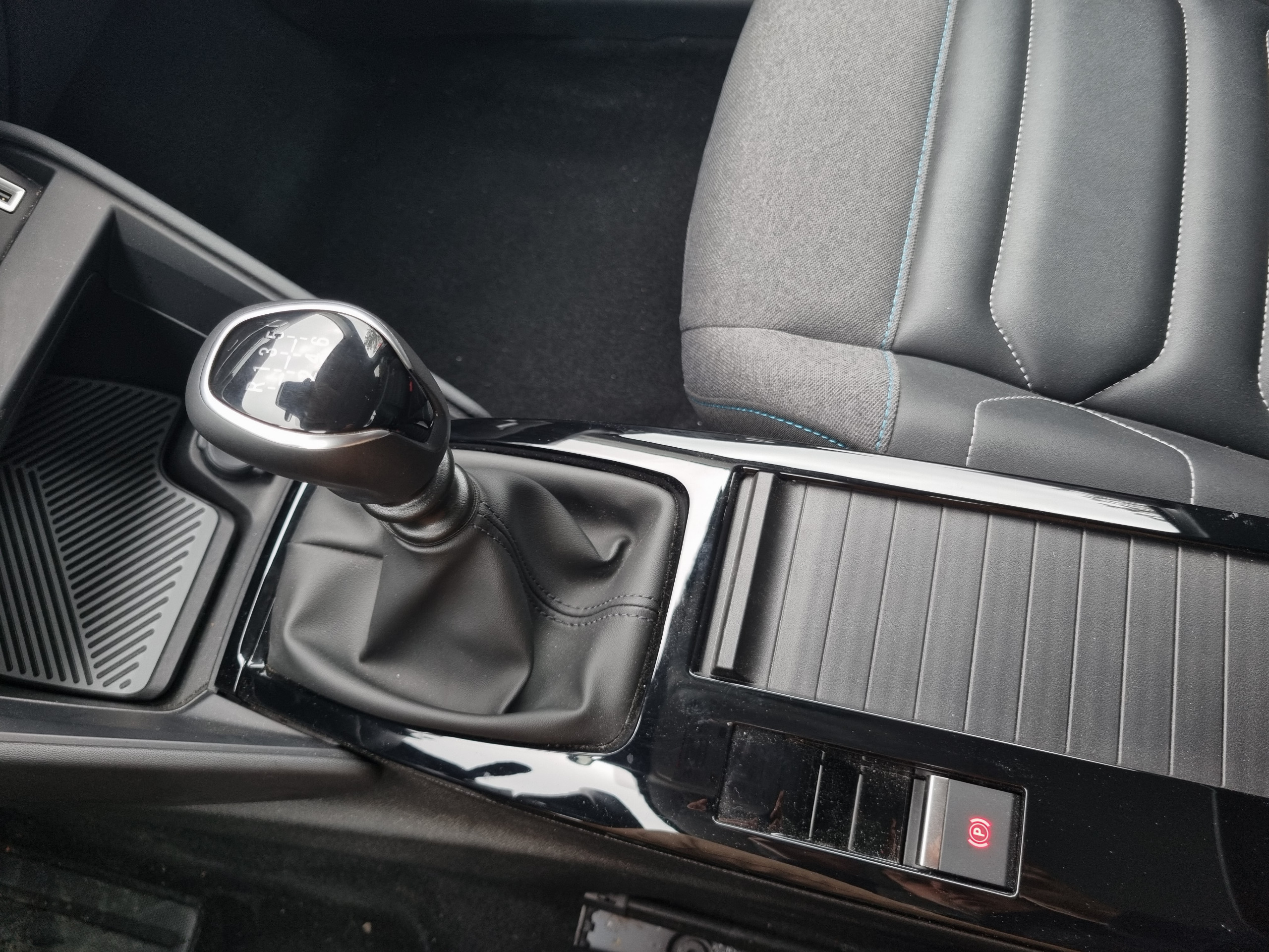 Citroën C4  III BlueHDi 110 S&S BVM6 Shine groupe Vergnon