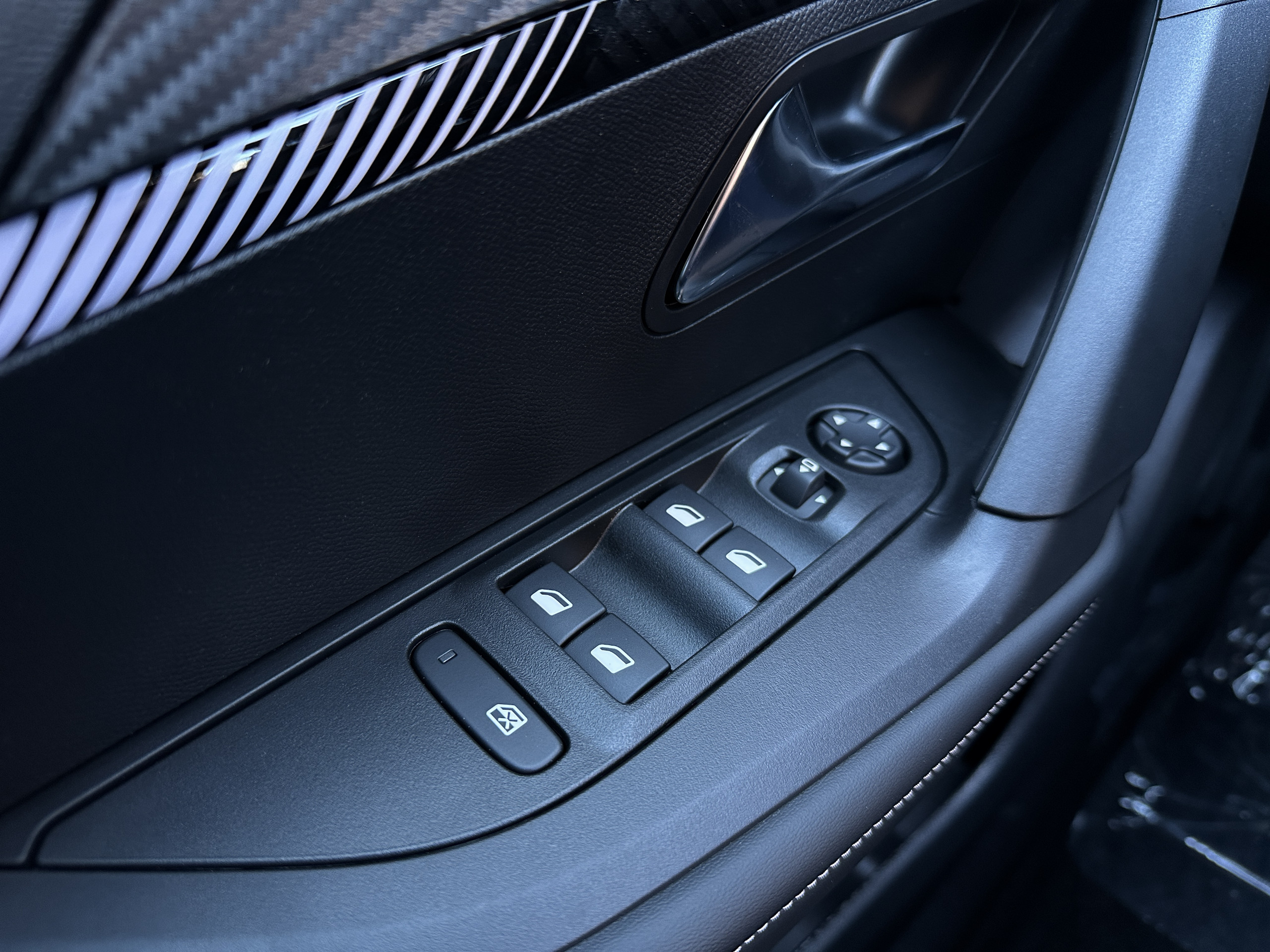 Peugeot 2008  II Hybrid 145 e-DCS6 ALLURE groupe Vergnon