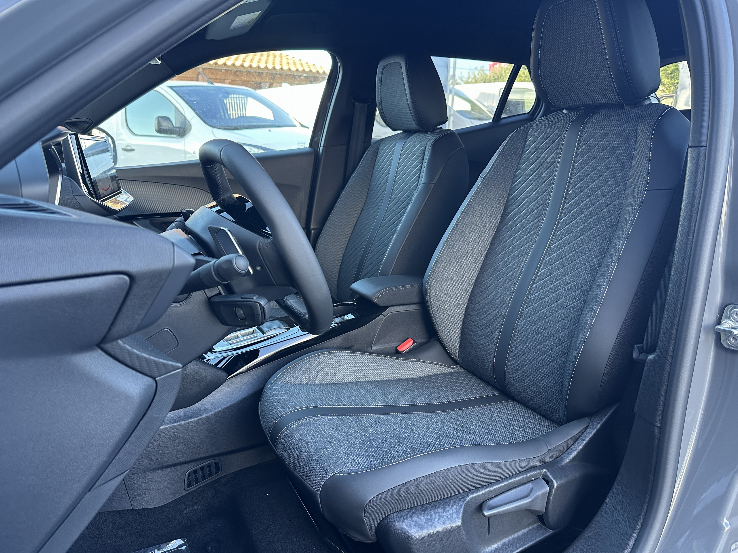 Peugeot 2008  II Hybrid 145 e-DCS6 ALLURE groupe Vergnon