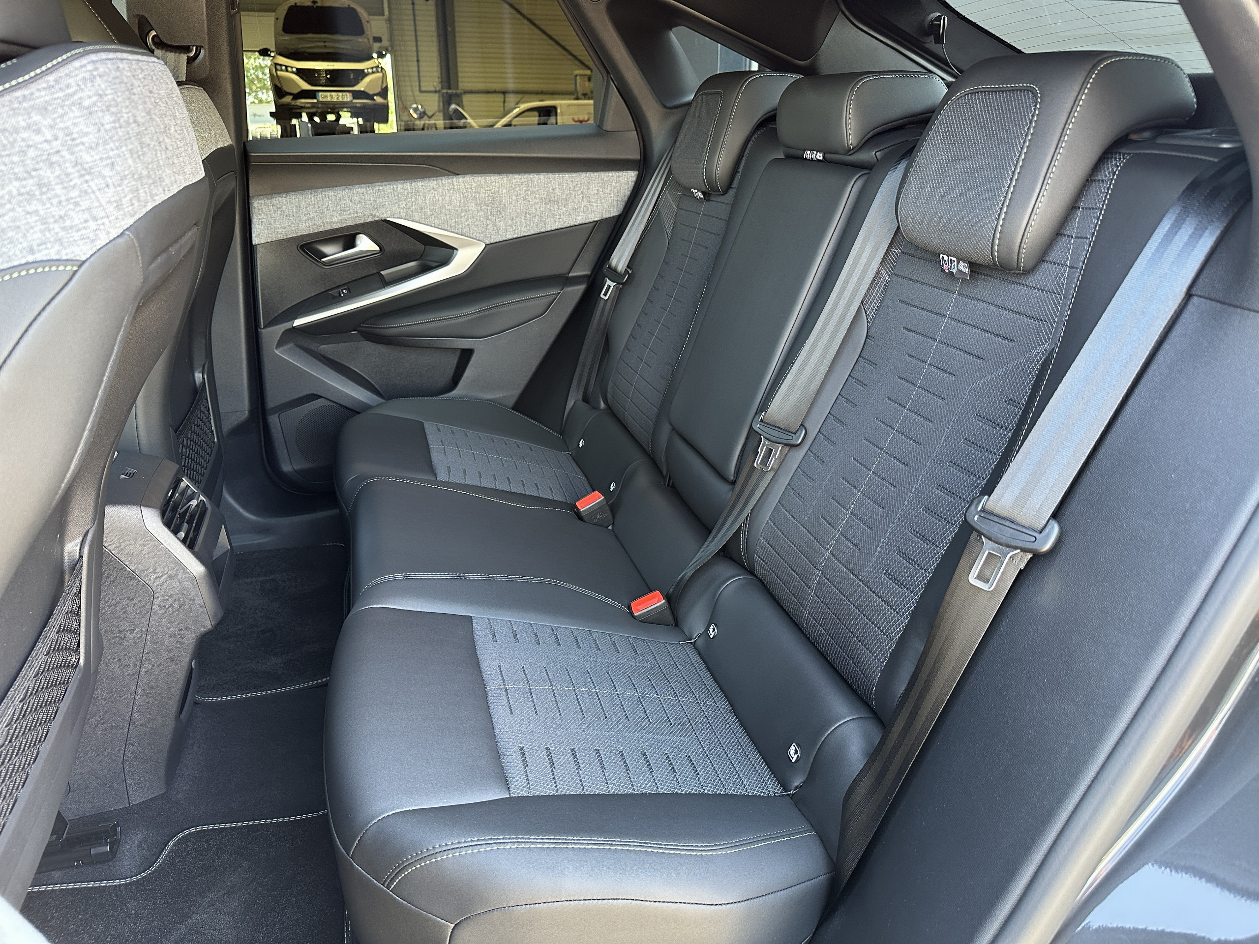 Peugeot e-3008  III Electrique 210 ch Batterie 73 kWh GT groupe Vergnon