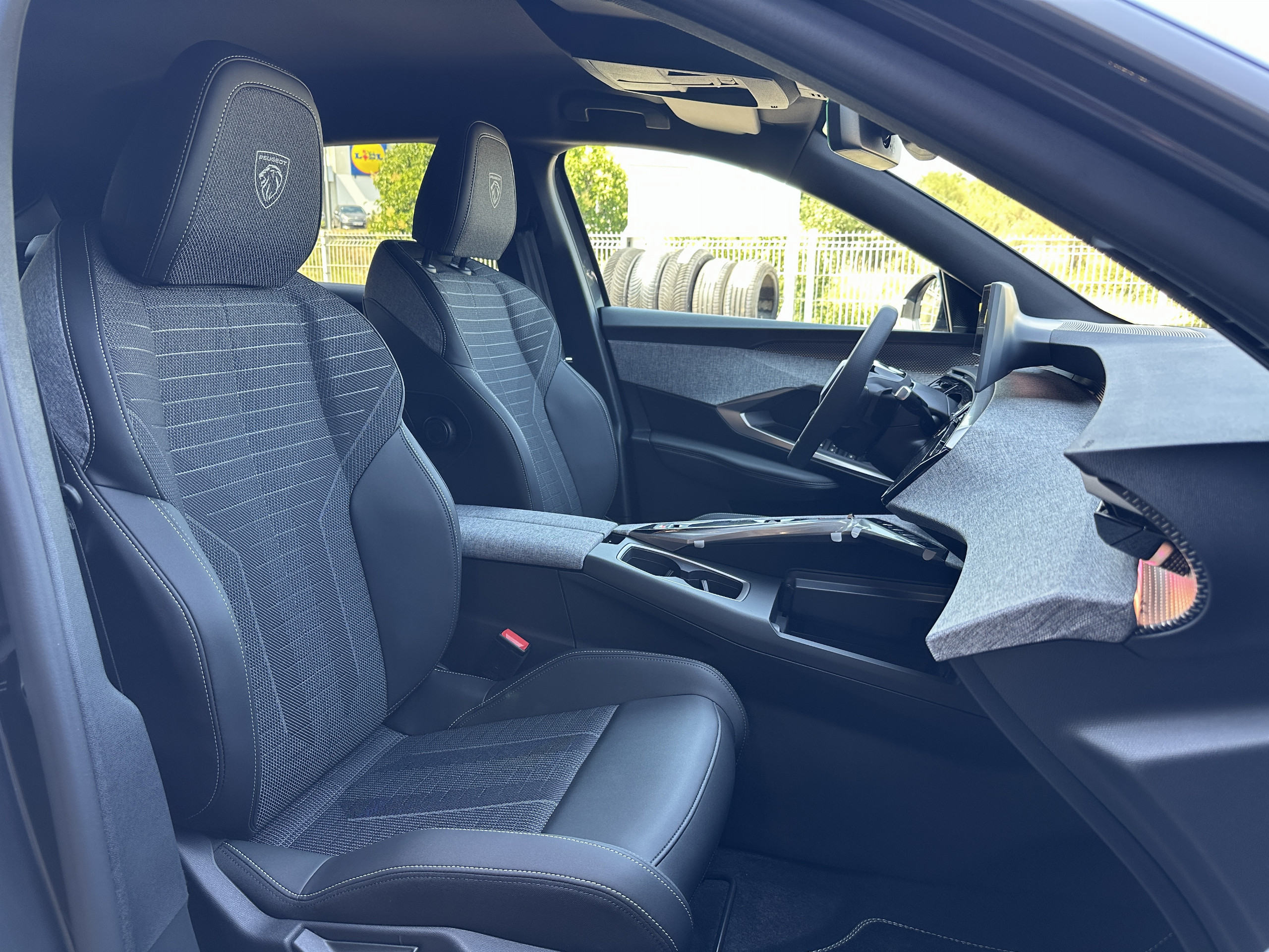 Peugeot e-3008  III Electrique 210 ch Batterie 73 kWh GT groupe Vergnon