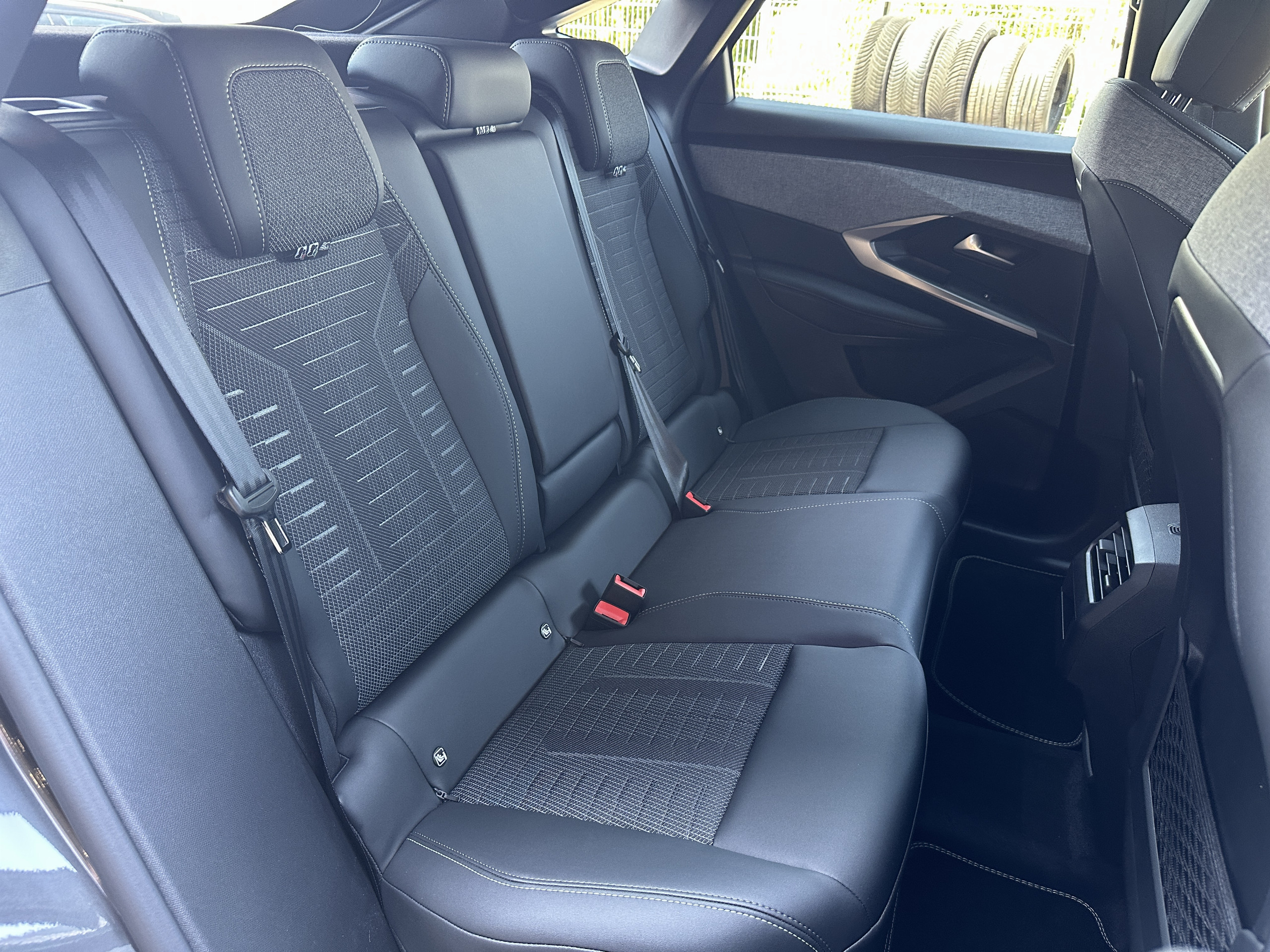 Peugeot e-3008  III Electrique 210 ch Batterie 73 kWh GT groupe Vergnon