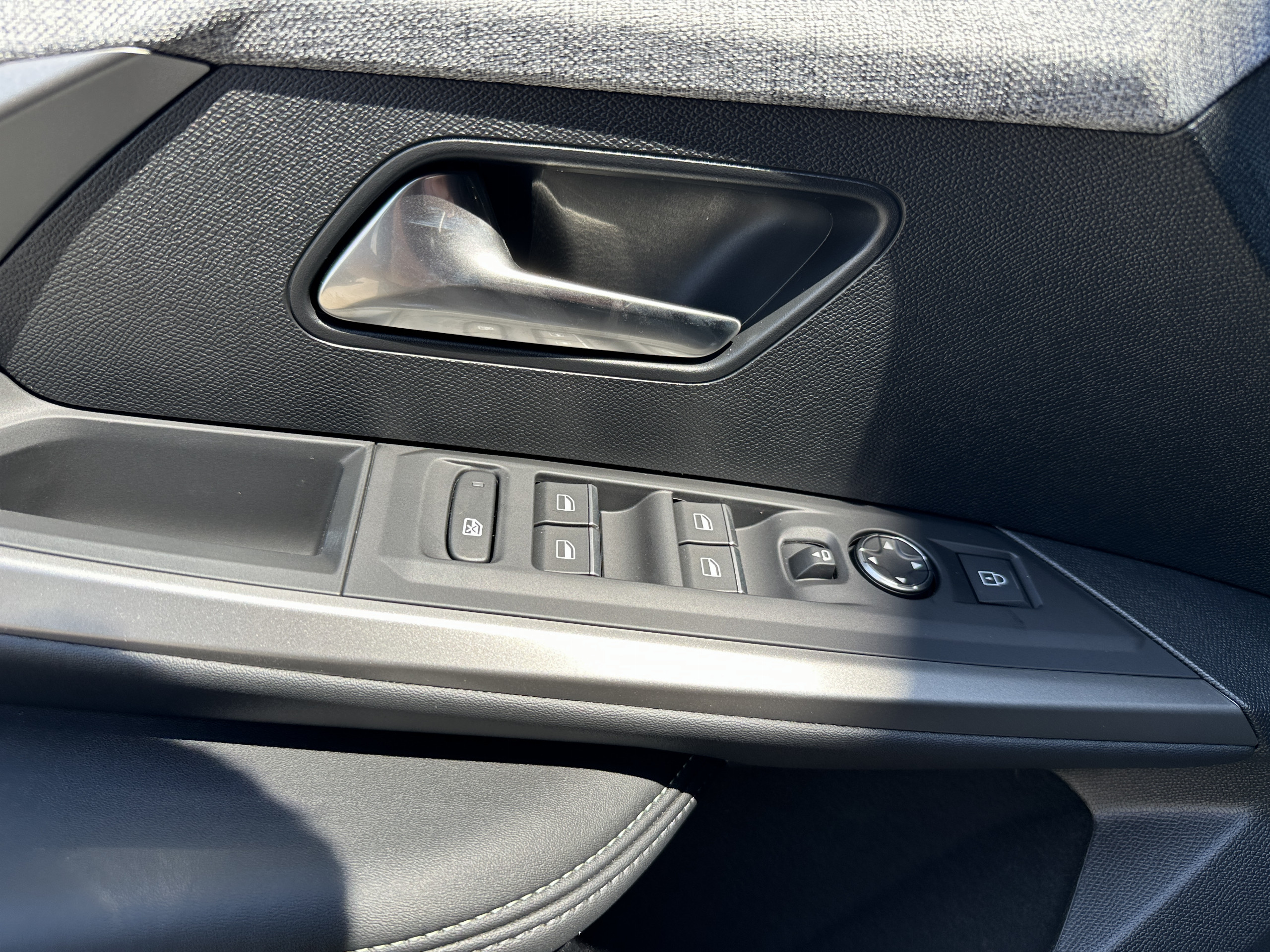 Peugeot e-3008  III Electrique 210 ch Batterie 73 kWh GT groupe Vergnon