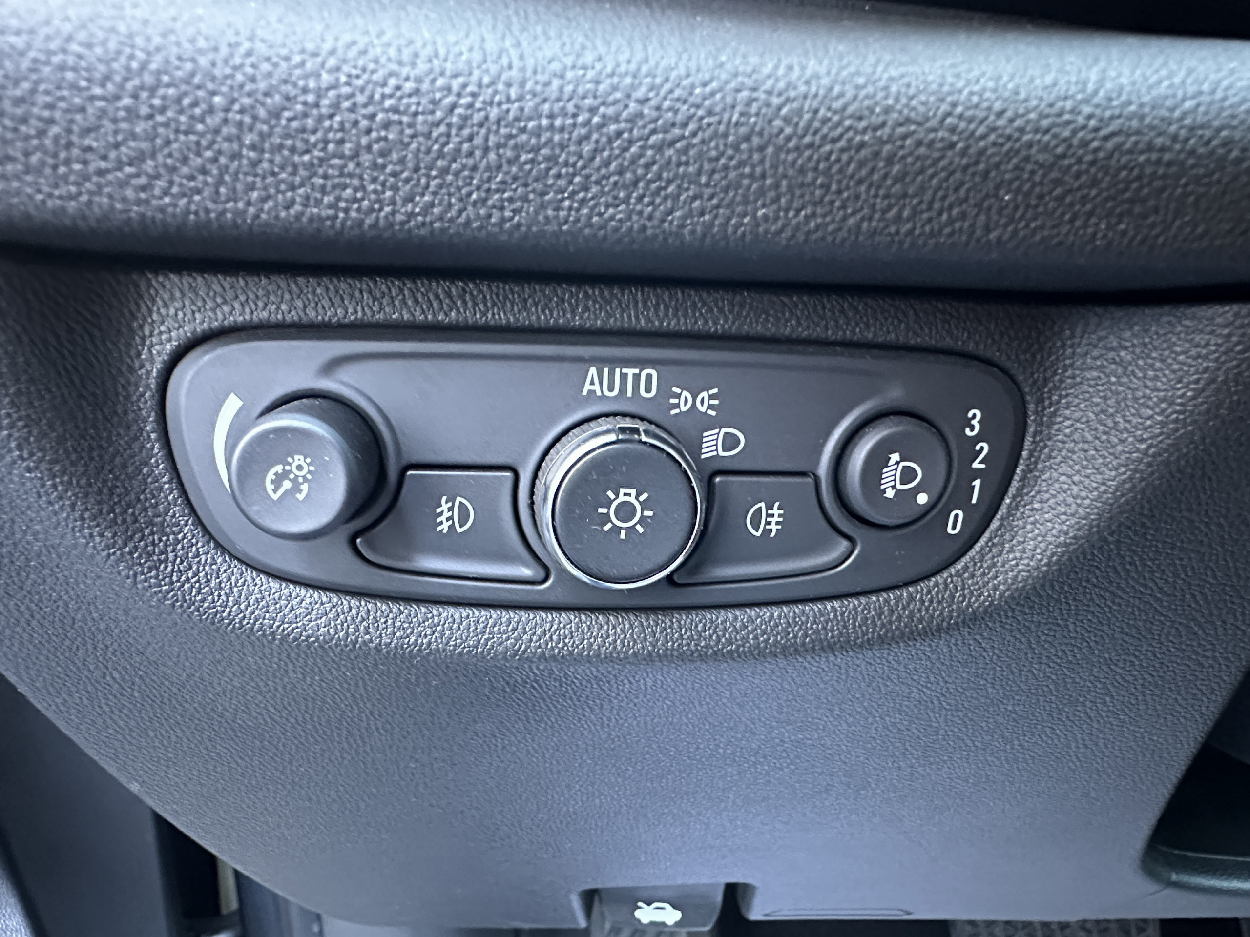 Opel Insignia Sports Tourer  II 1.6 Diesel 136ch auto ELEGANCE BUSINESS groupe Vergnon