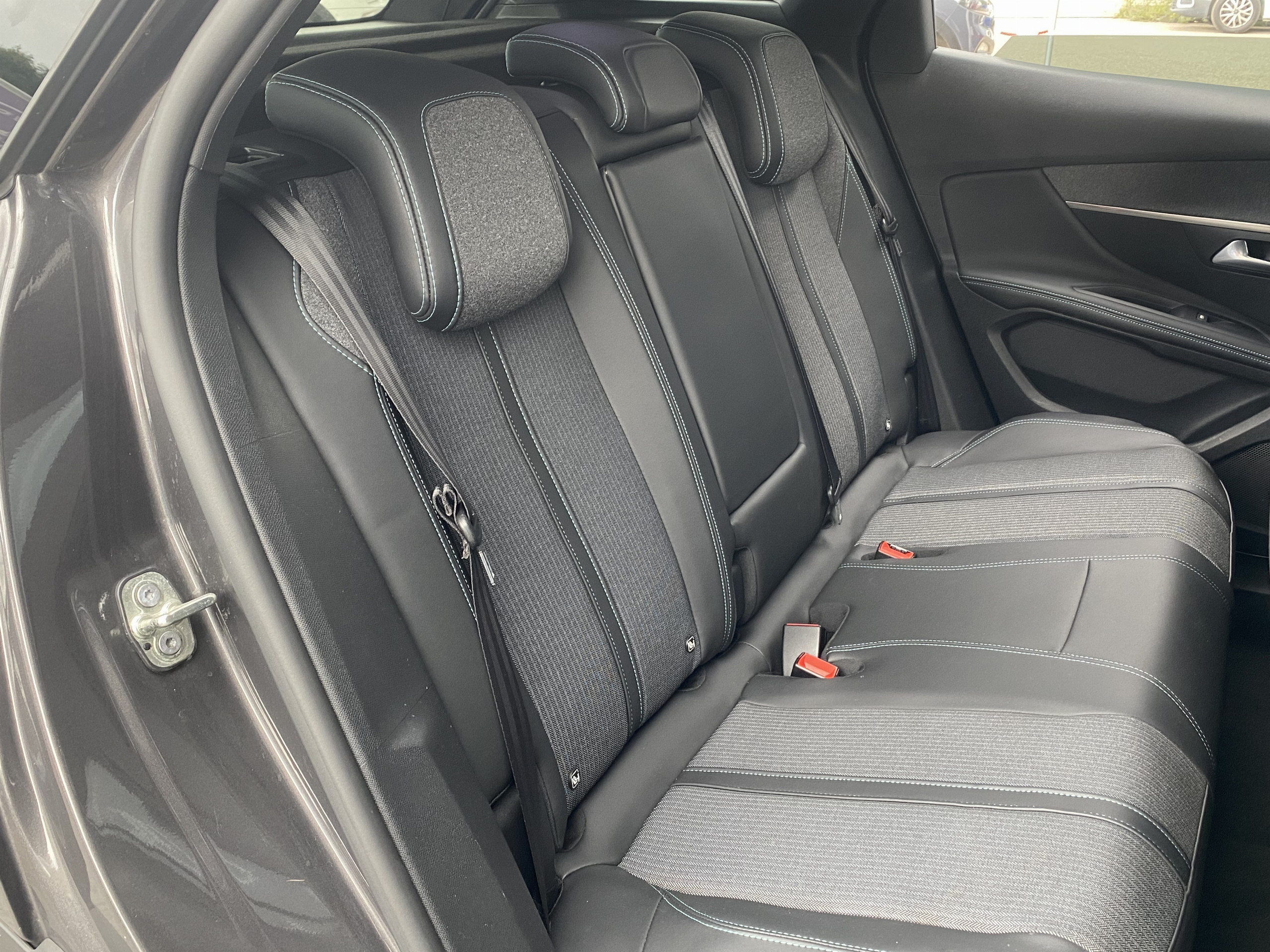 Peugeot 3008  II 1.6 HYBRID 225 E-EAT8 Allure Pack groupe Vergnon