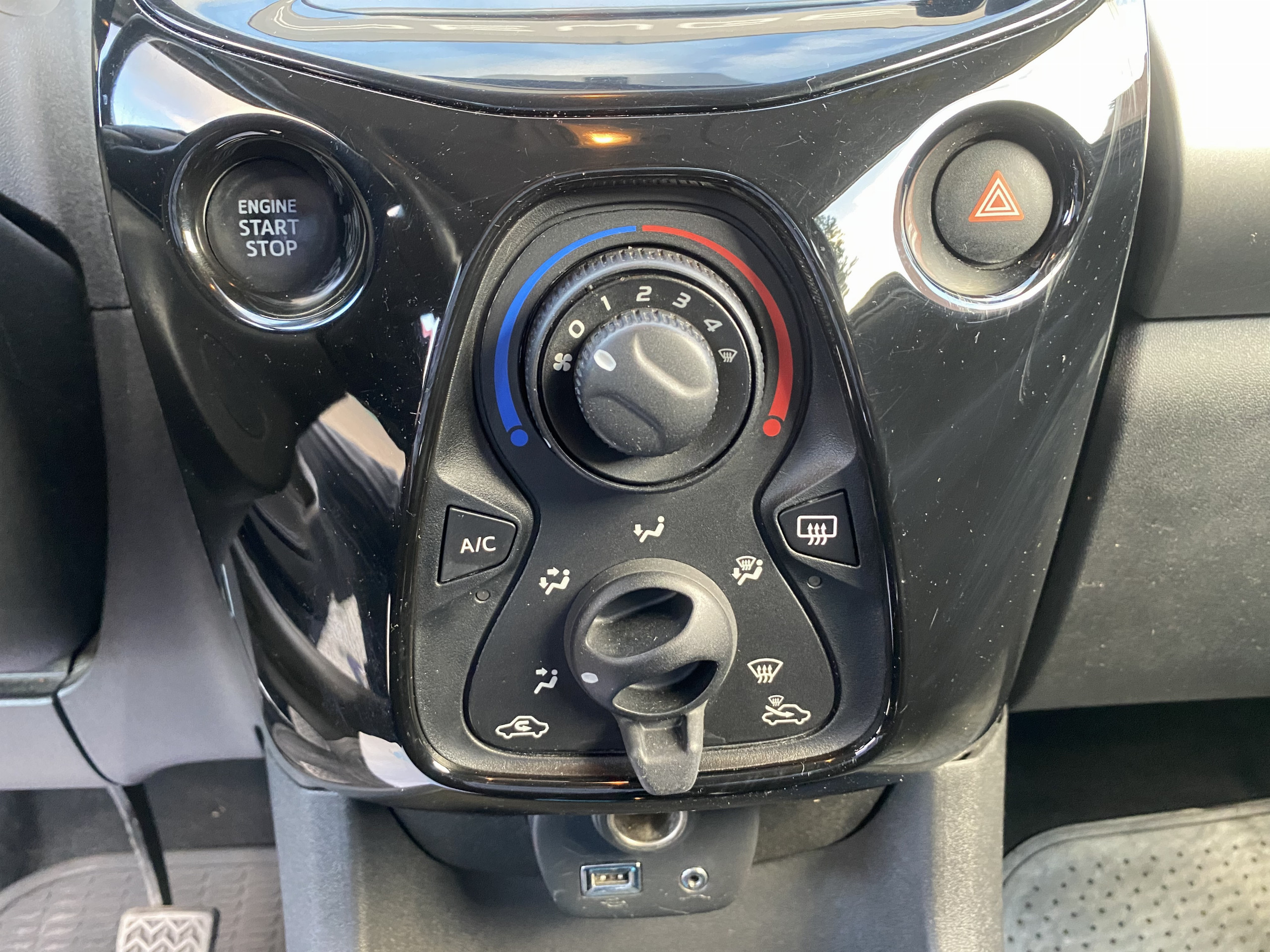 Peugeot 108 1.2 PureTech 82 Allure Top! groupe Vergnon