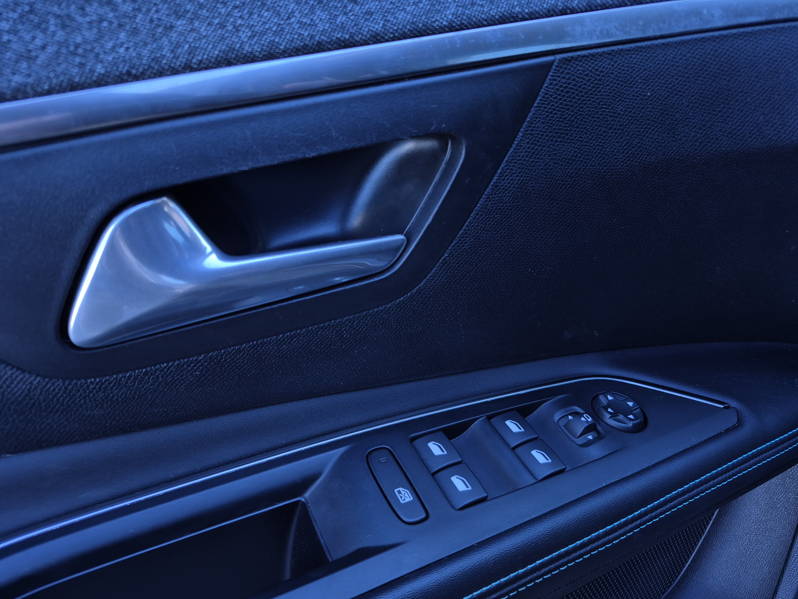 Peugeot 5008  II PureTech 130 S&S EAT8 Allure Pack groupe Vergnon