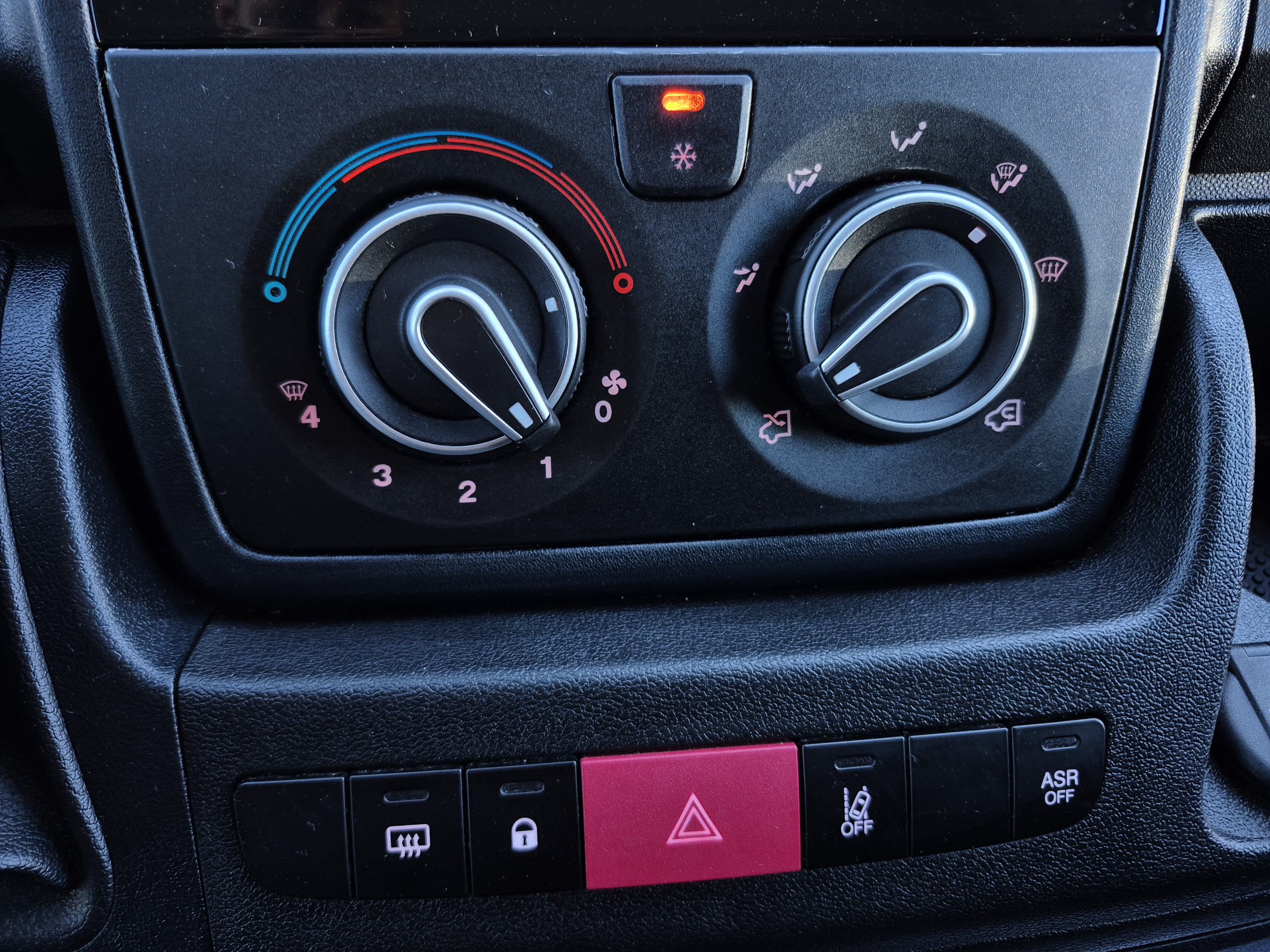 Peugeot Boxer  II BlueHDi 140 S&S ASPHALT 333 L2H2 groupe Vergnon