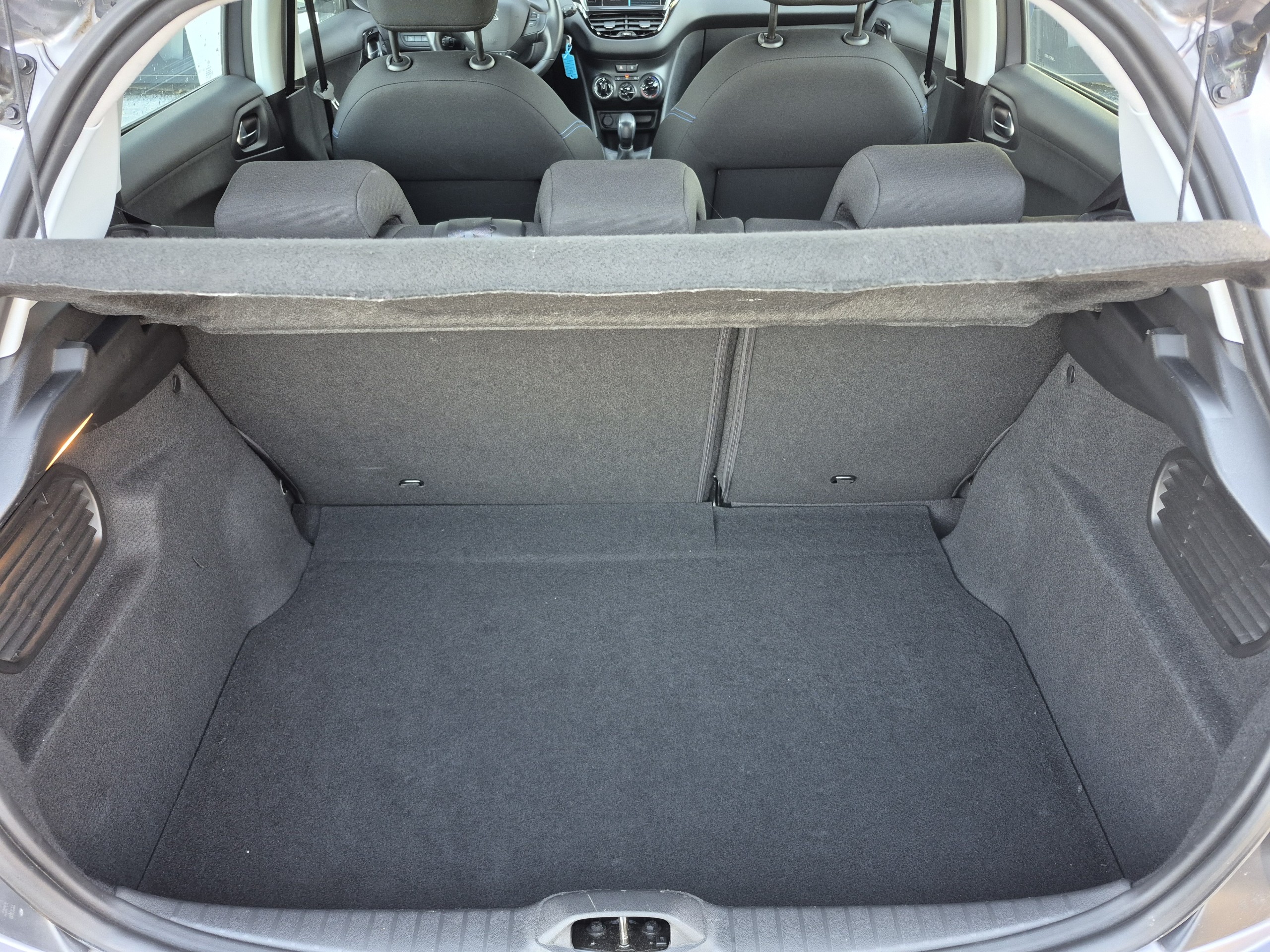 Peugeot 208 Puretech 82 Signature groupe Vergnon