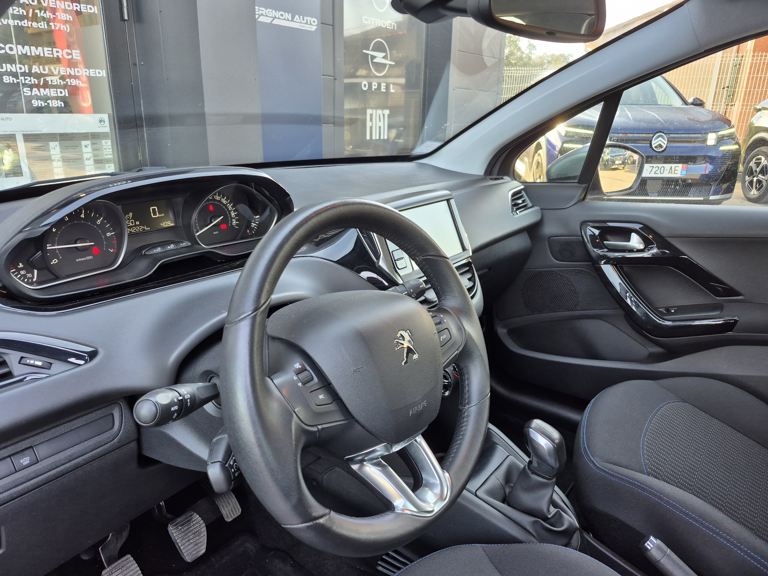 Peugeot 208 Puretech 82 Signature groupe Vergnon