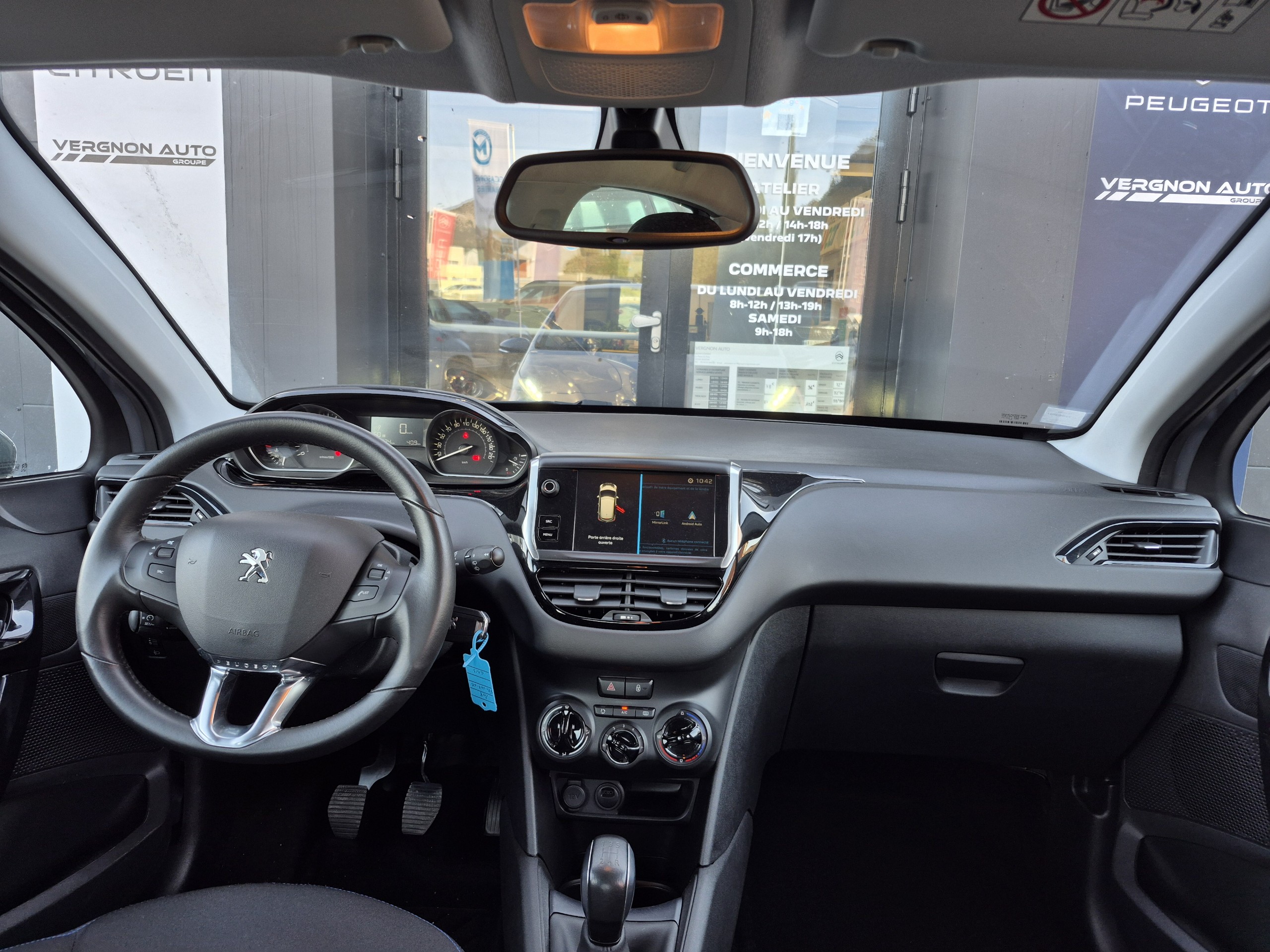 Peugeot 208 Puretech 82 Signature groupe Vergnon