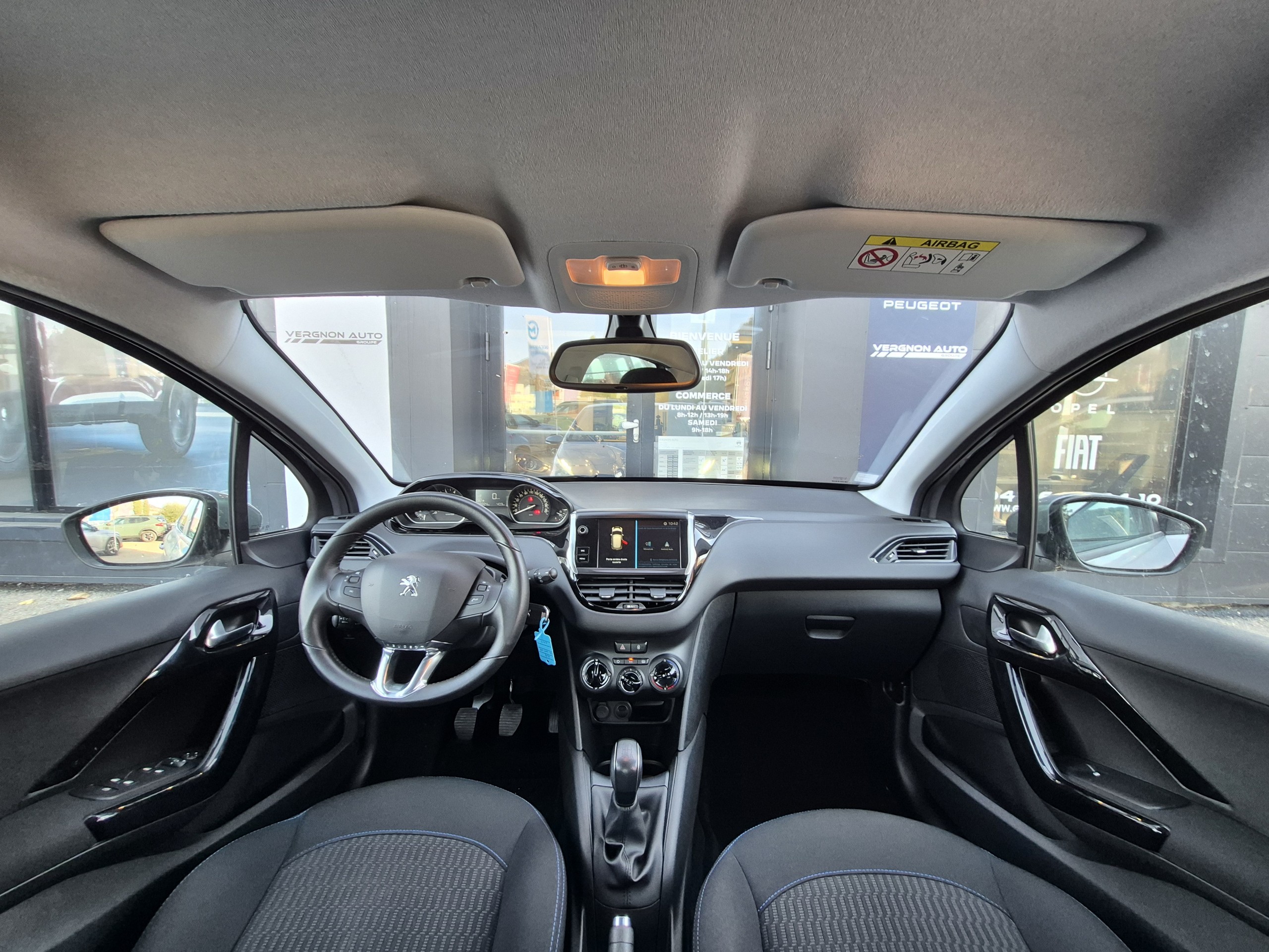 Peugeot 208 Puretech 82 Signature groupe Vergnon