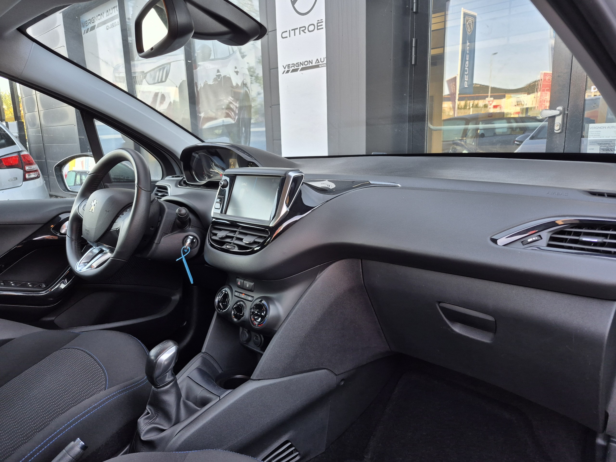 Peugeot 208 Puretech 82 Signature groupe Vergnon