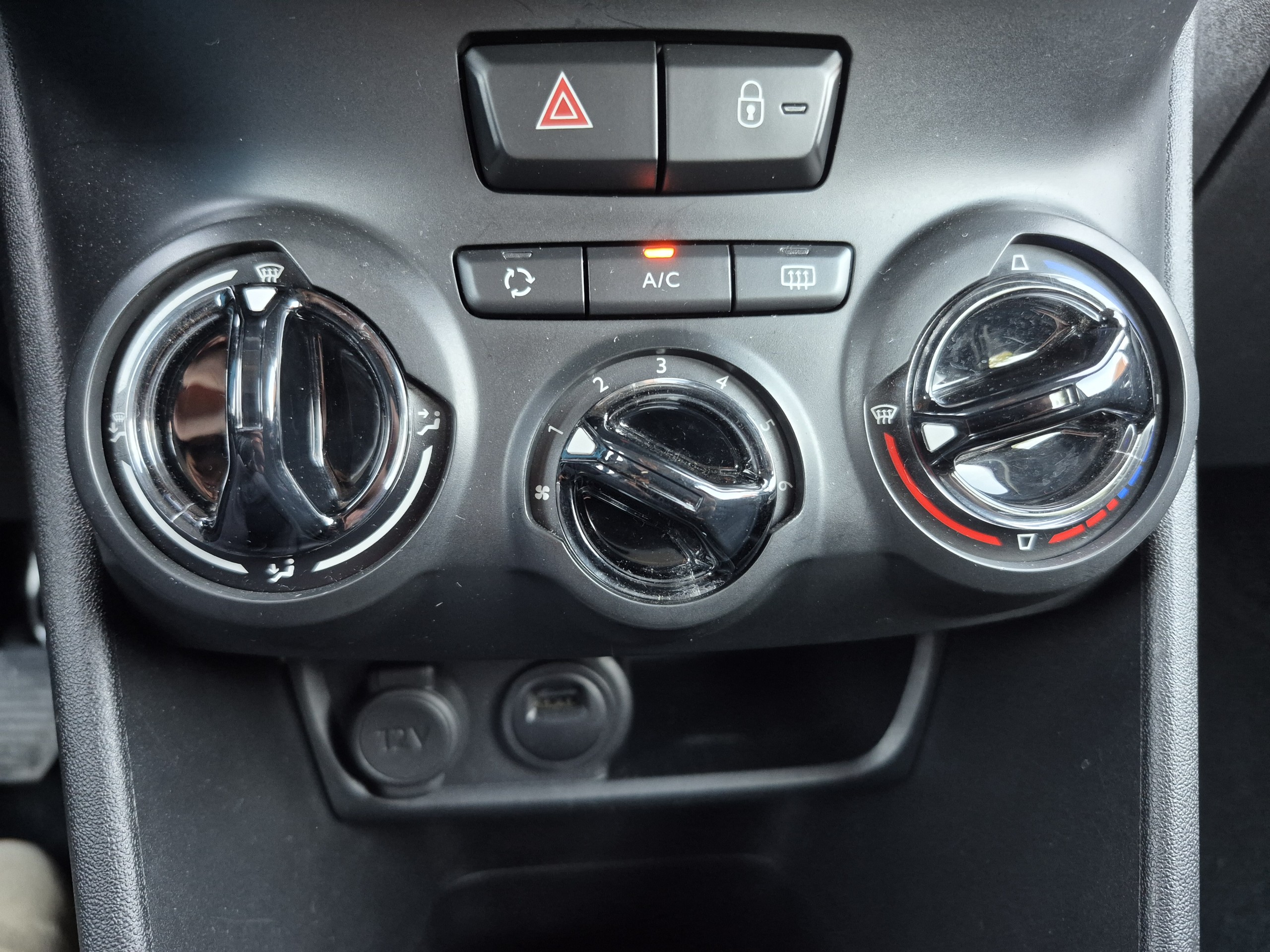 Peugeot 208 Puretech 82 Signature groupe Vergnon