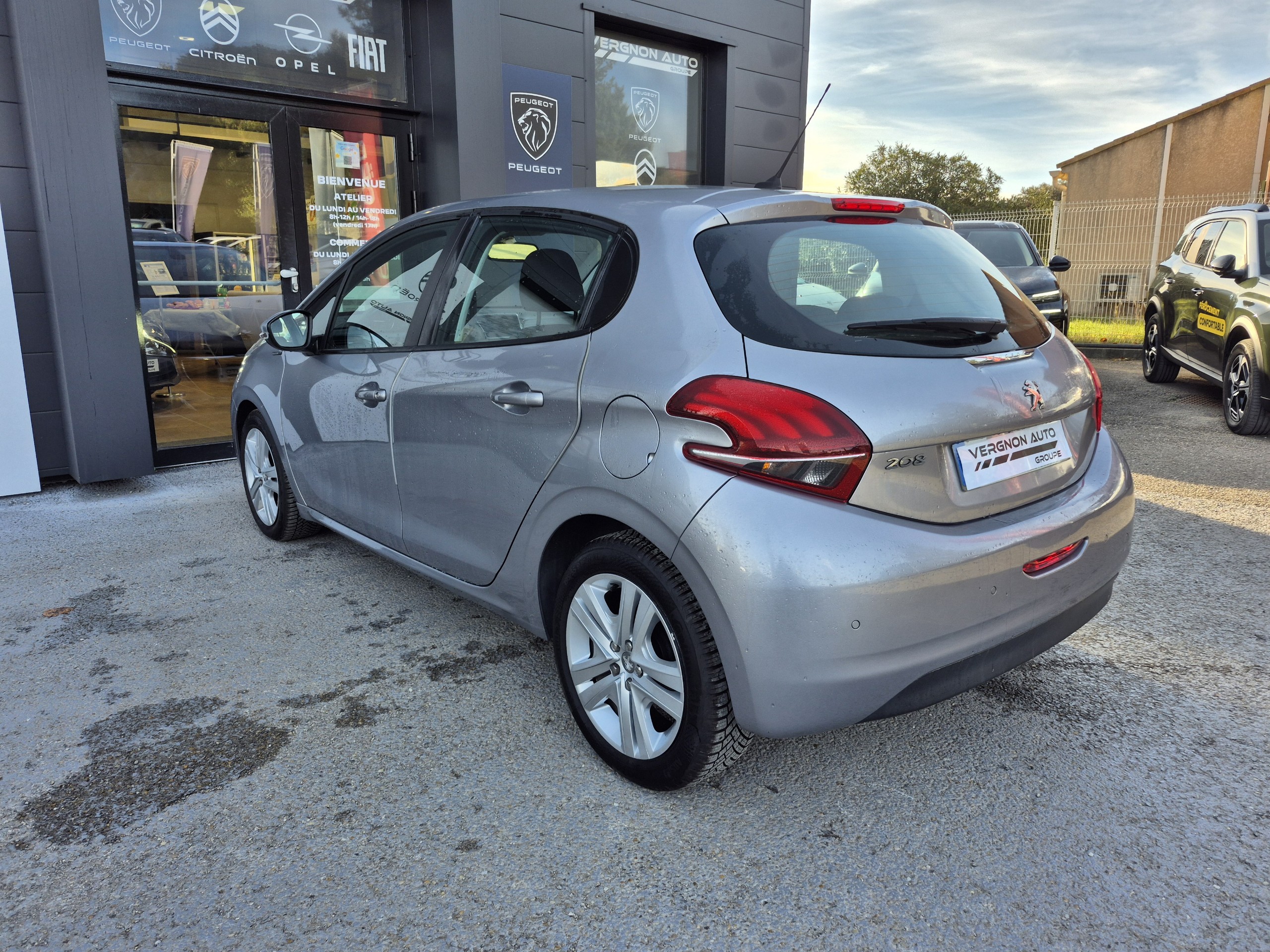 Peugeot 208 Puretech 82 Signature groupe Vergnon