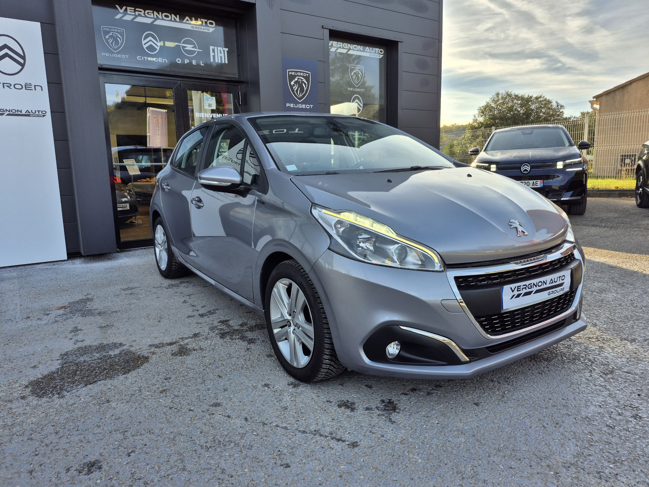 Peugeot 208 Puretech 82 Signature groupe Vergnon