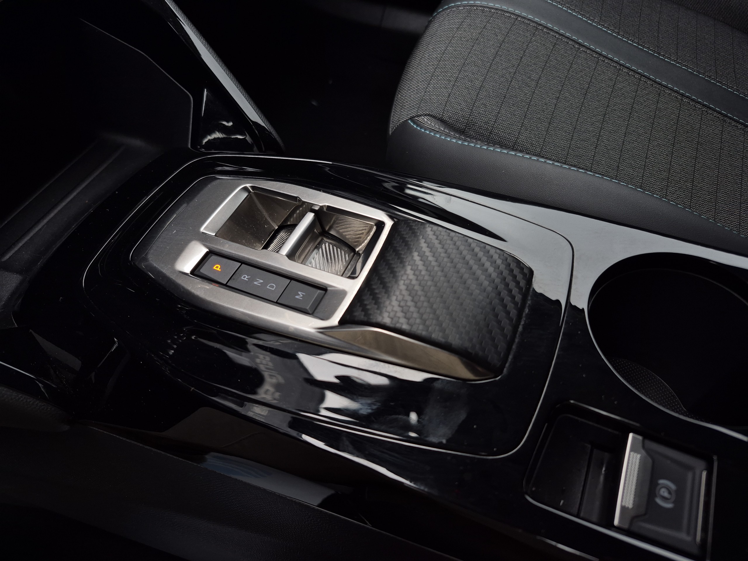 Peugeot 2008  II PureTech 130 S&S EAT8 ALLURE PACK groupe Vergnon