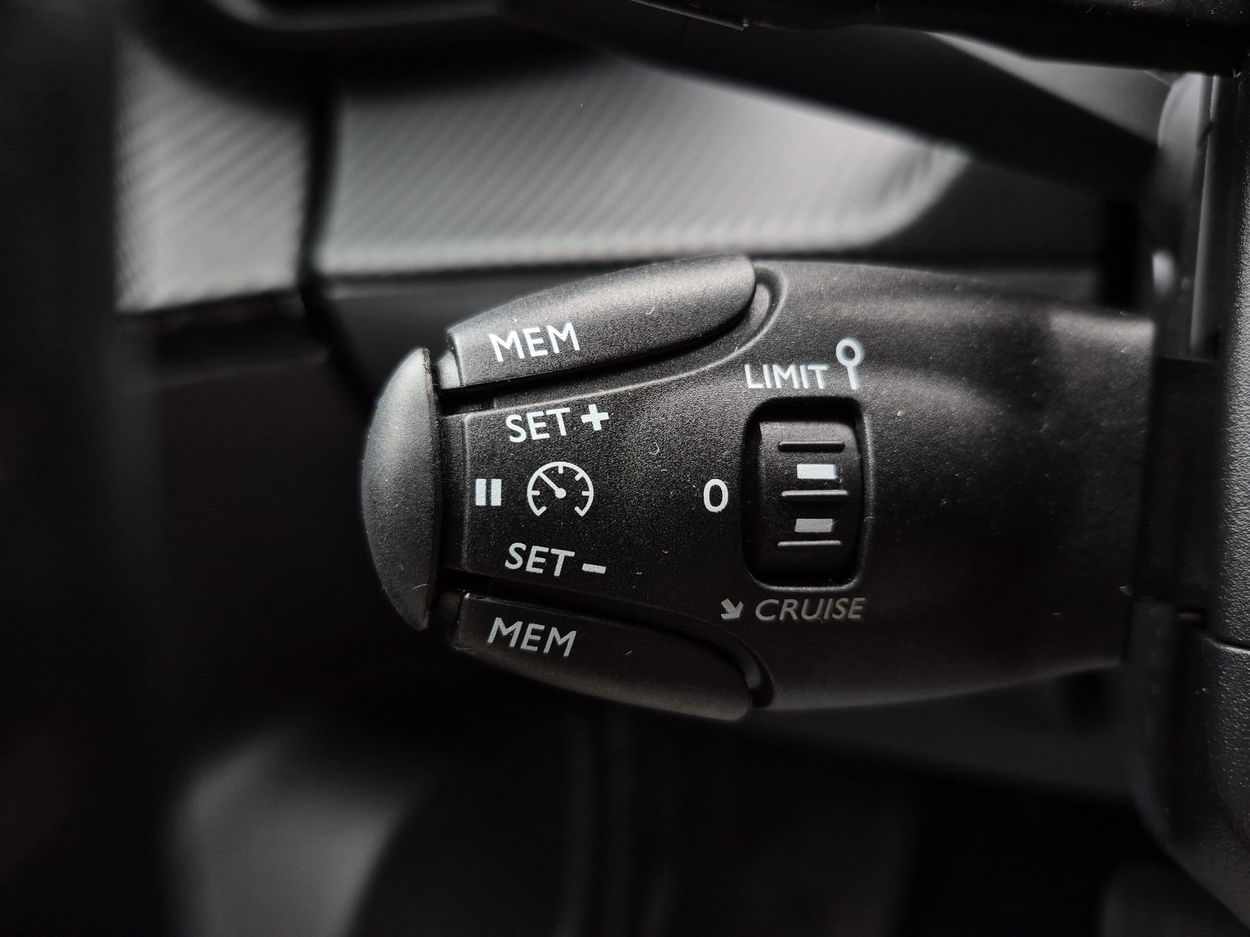 Peugeot 2008  II PureTech 130 S&S EAT8 ALLURE PACK groupe Vergnon