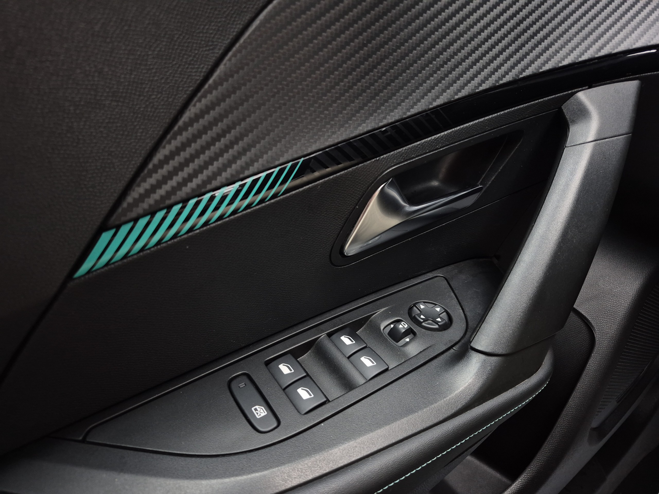 Peugeot 2008  II PureTech 130 S&S EAT8 ALLURE PACK groupe Vergnon