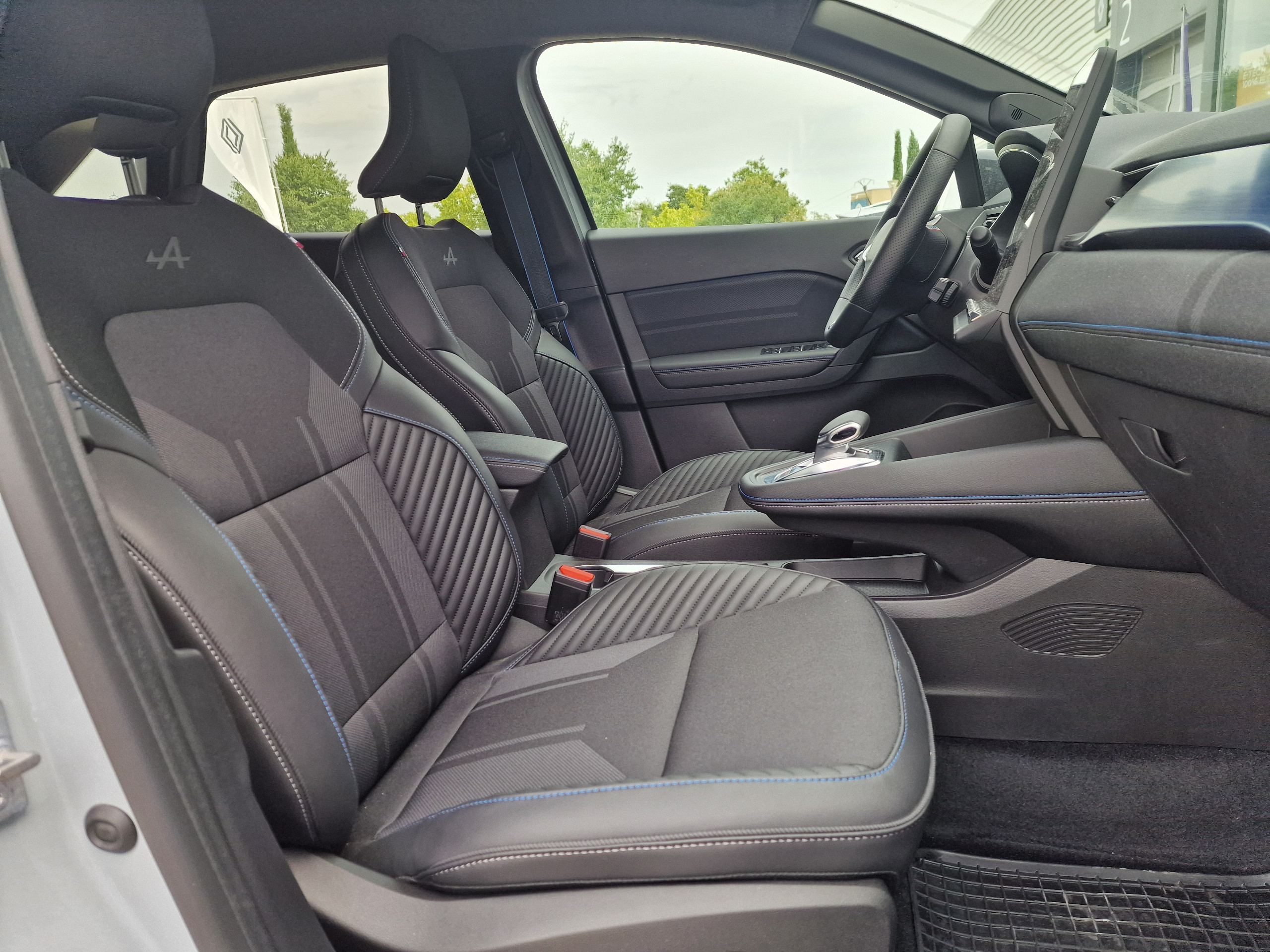 Renault Symbioz esprit Alpine E-Tech full hybrid 145 groupe Vergnon