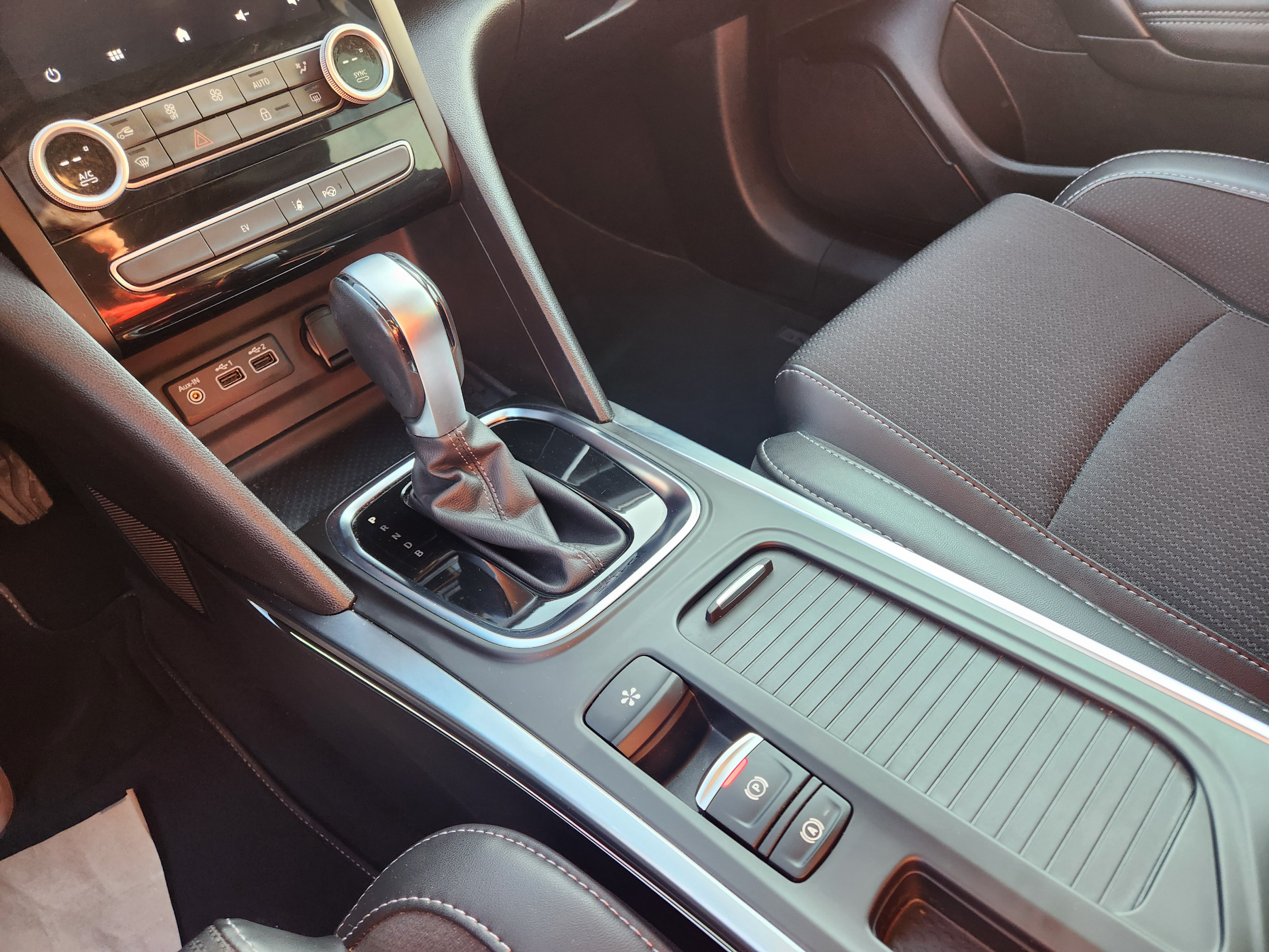 Renault Mégane Berline  IV Intens E-Tech hybride rech 160 -21N groupe Vergnon