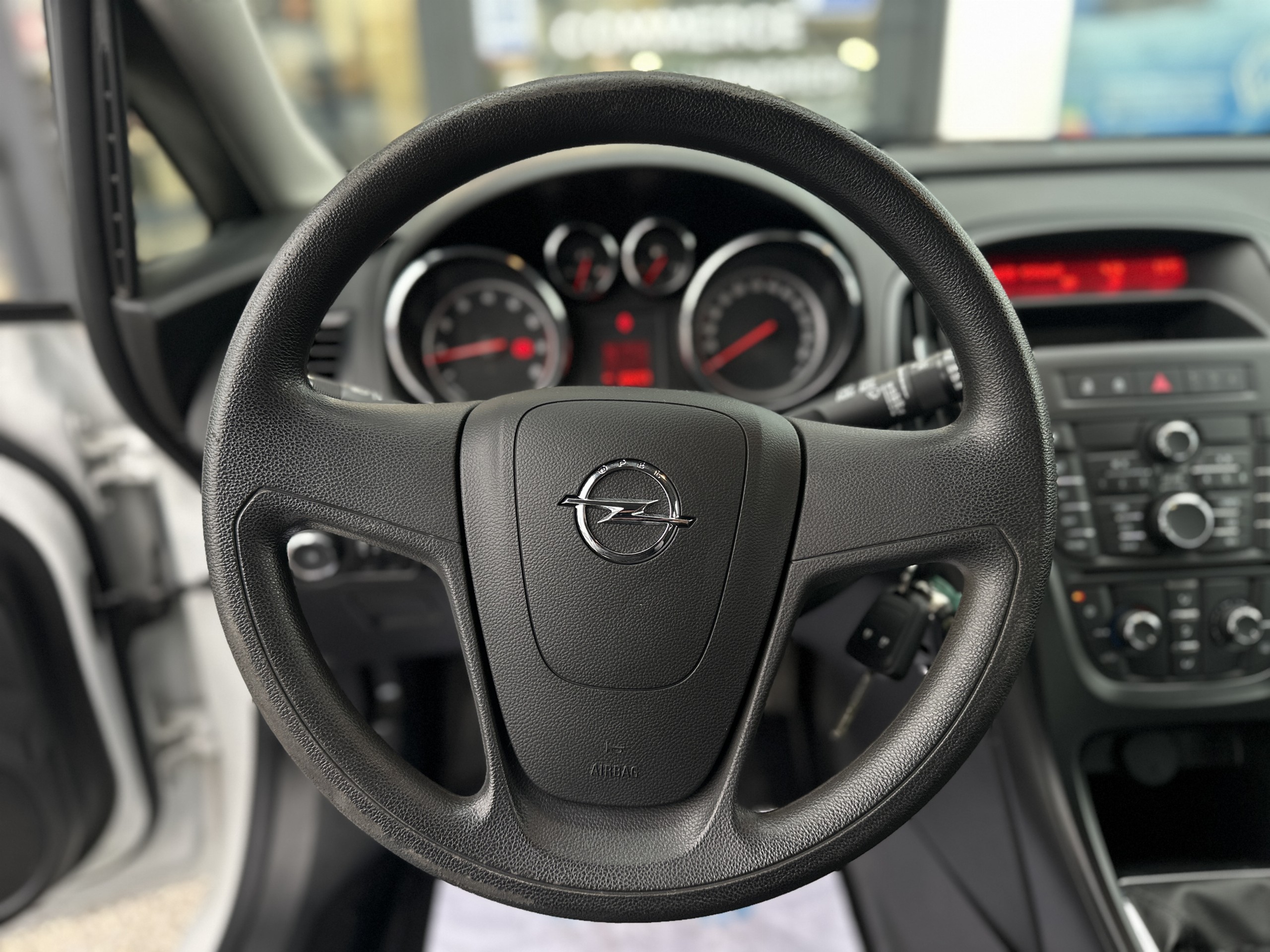 Opel Astra  IV 1.4 Twinport 100 ch Essentia groupe Vergnon