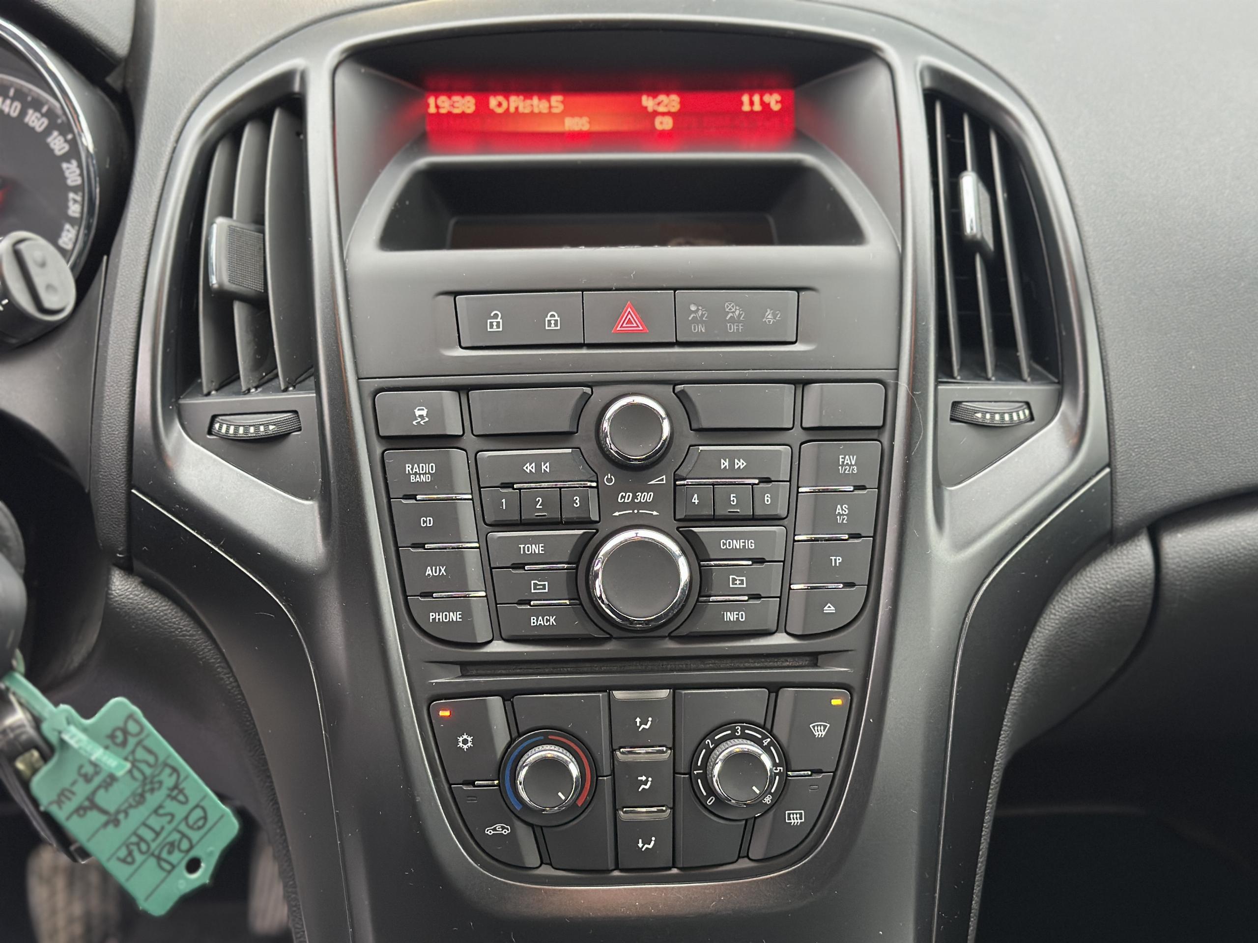 Opel Astra  IV 1.4 Twinport 100 ch Essentia groupe Vergnon