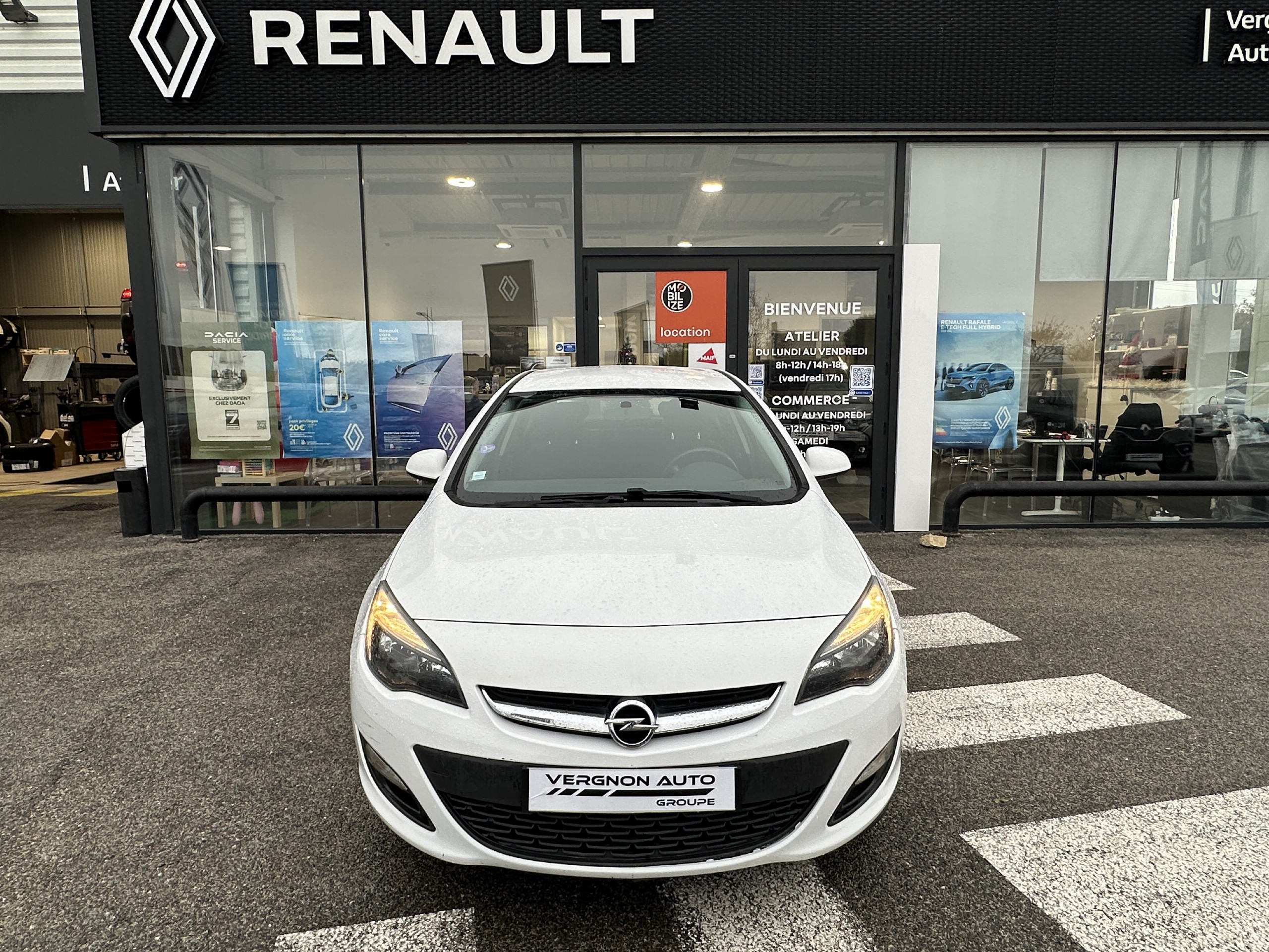 Opel Astra  IV 1.4 Twinport 100 ch Essentia groupe Vergnon