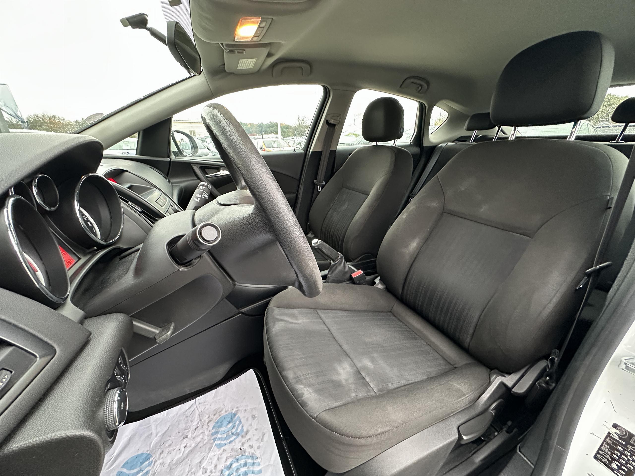 Opel Astra  IV 1.4 Twinport 100 ch Essentia groupe Vergnon