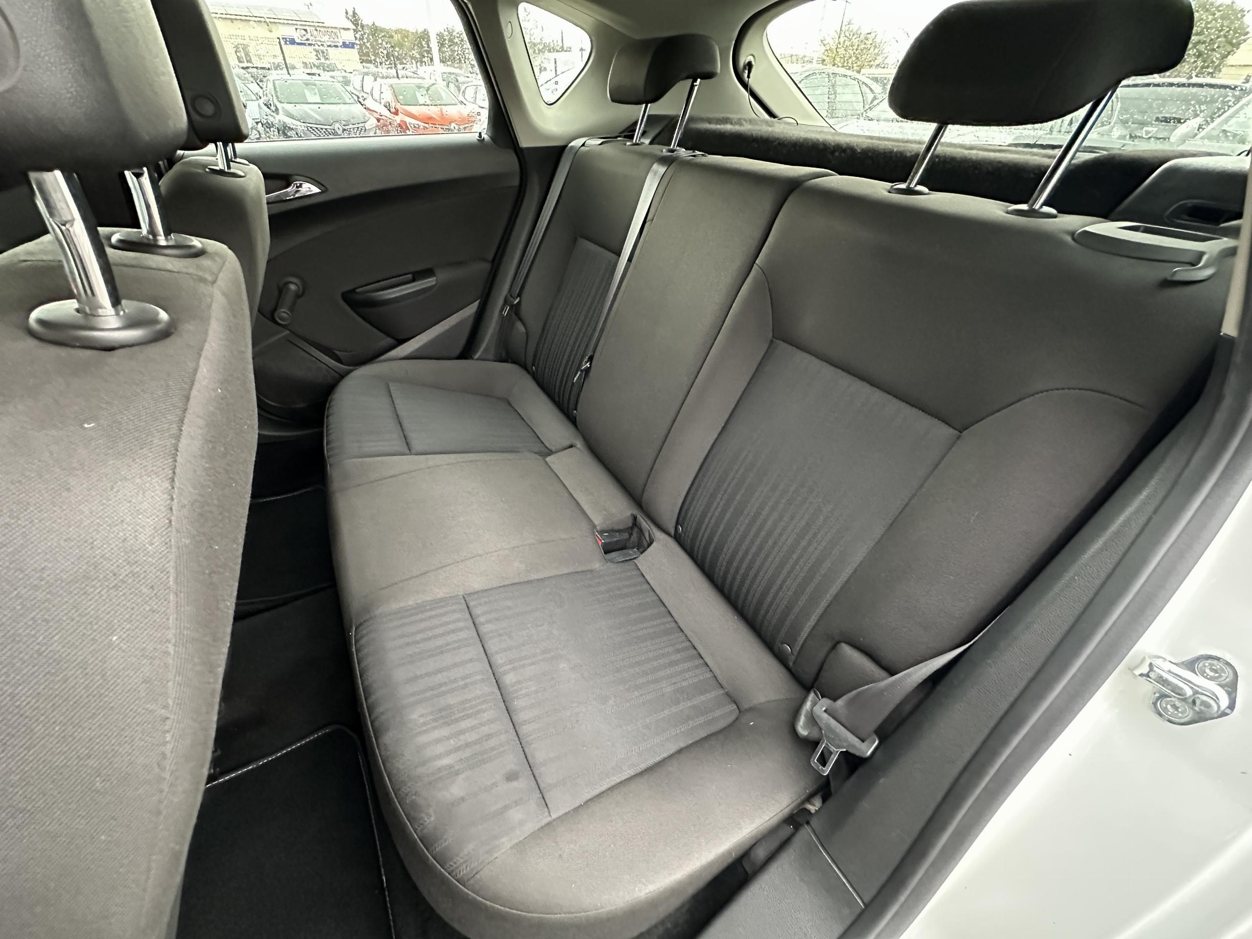 Opel Astra  IV 1.4 Twinport 100 ch Essentia groupe Vergnon