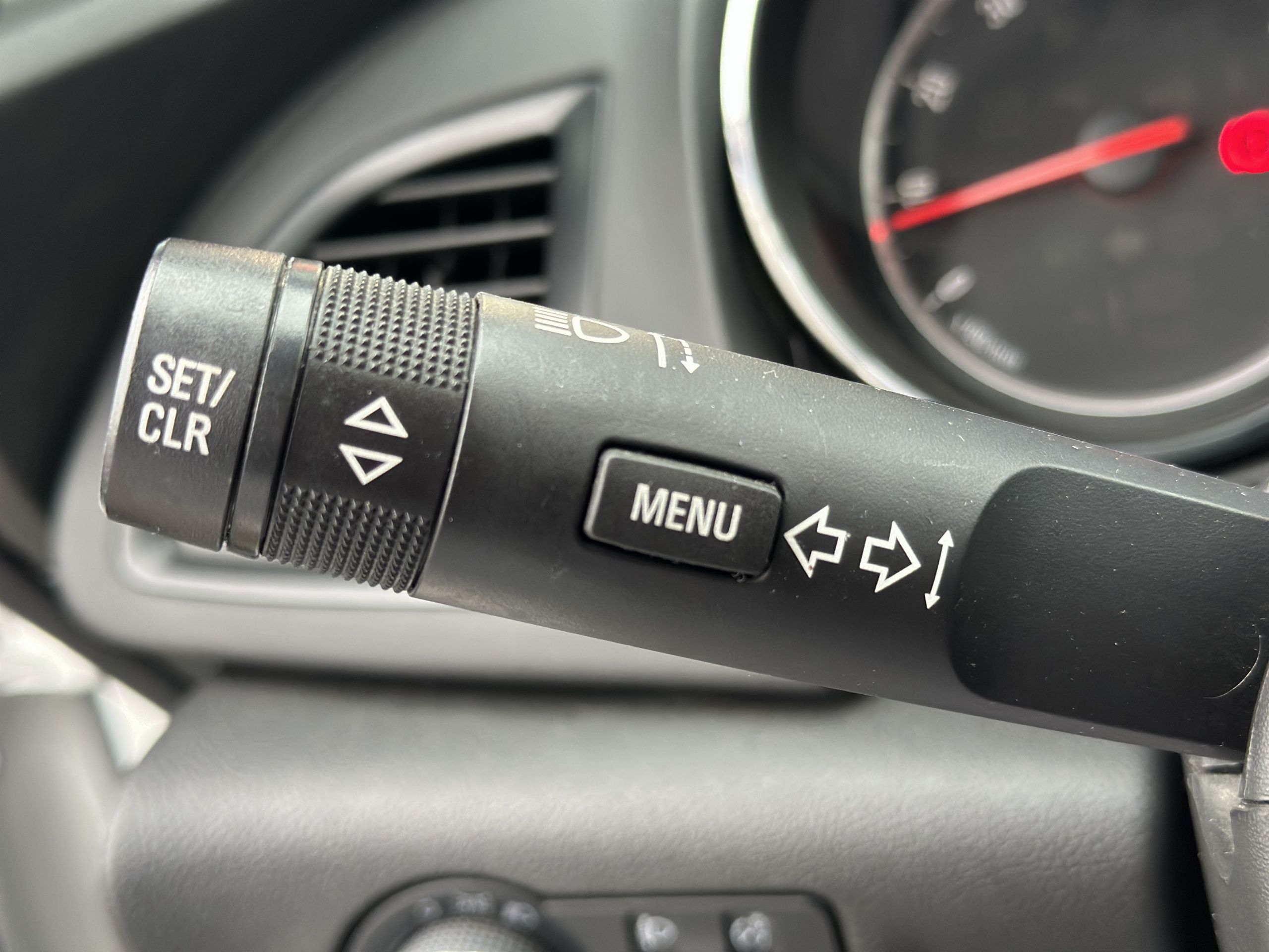 Opel Astra  IV 1.4 Twinport 100 ch Essentia groupe Vergnon