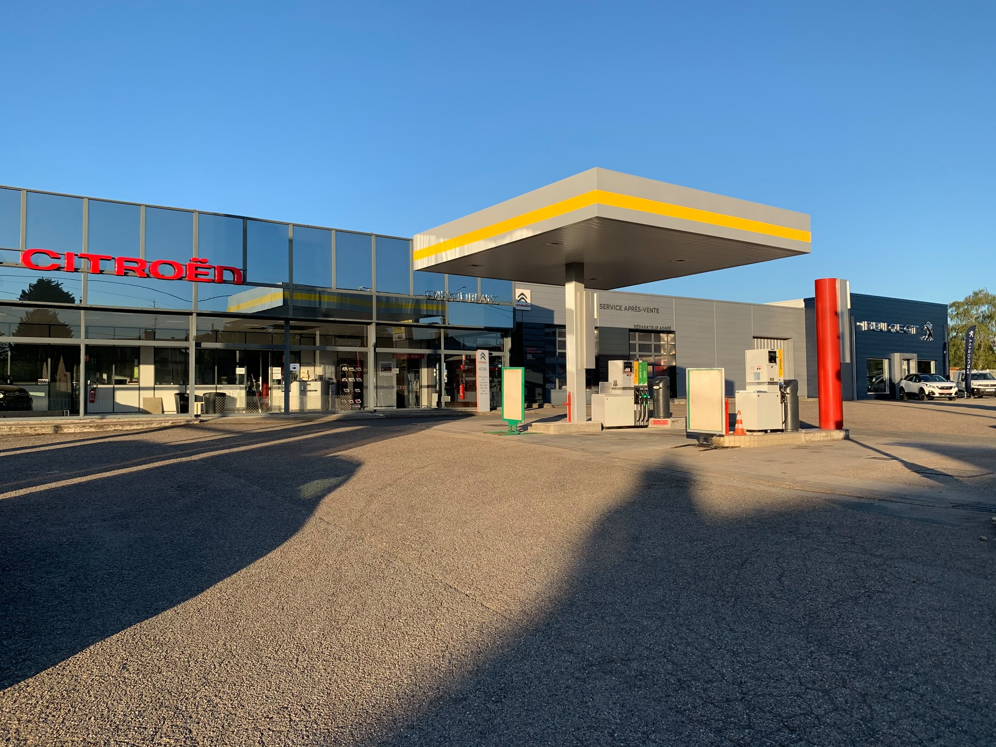 Logo GARAGE BLANC | Votre agent Peugeot-Citroën à Bourbon-Lancy, en Saône-et-Loire (71)